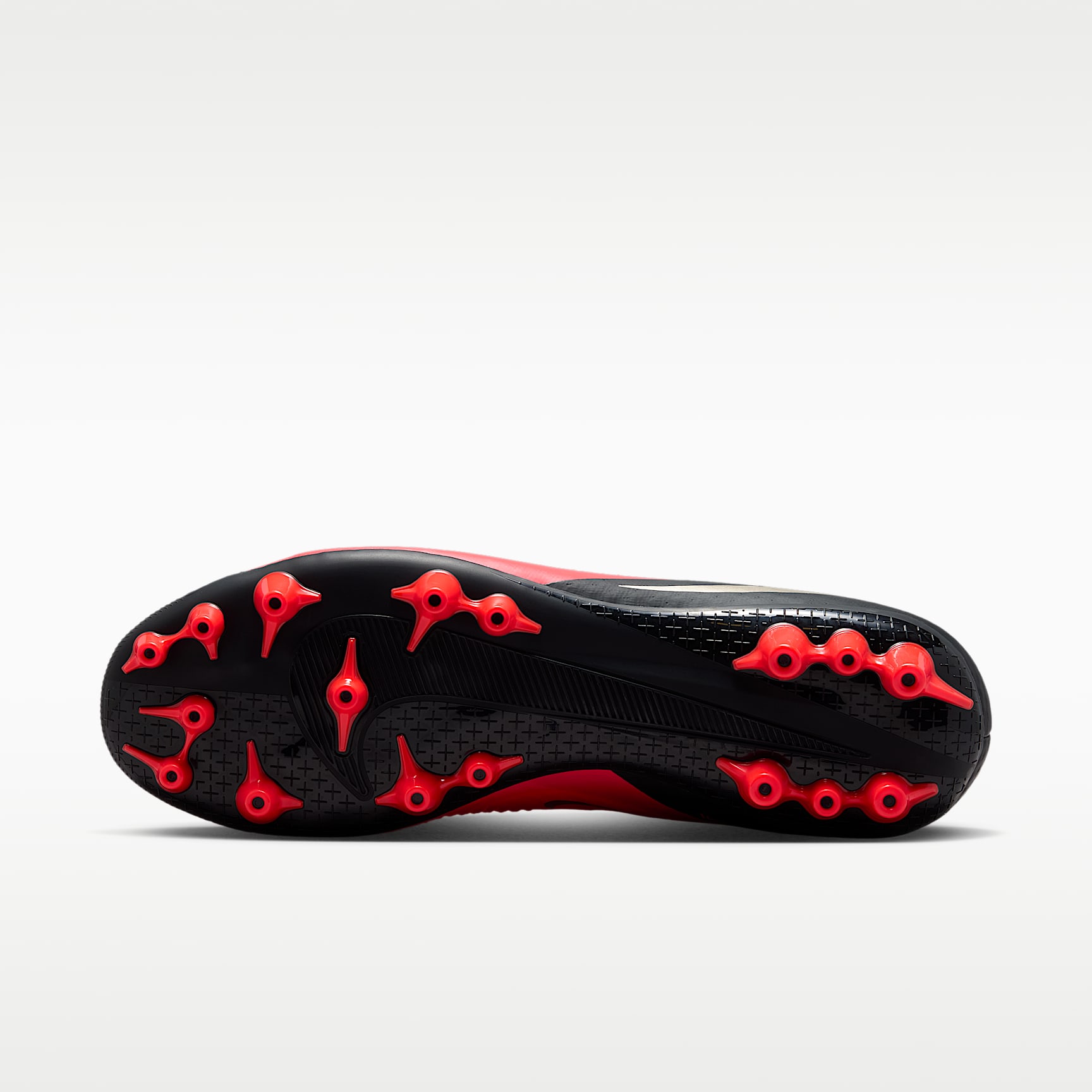 Nike Phantom 6 Low Academy Fußballschuh für Kunstrasen – Bright Crimson/Schwarz/Blur