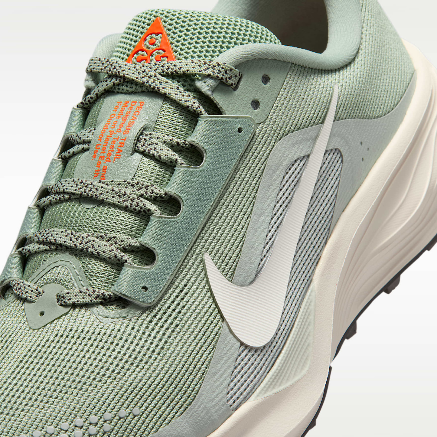 Nike ACG Pegasus Trail Traillaufschuh (Damen) – Jade Horizon/Light Silver/Safety Orange/Phantom