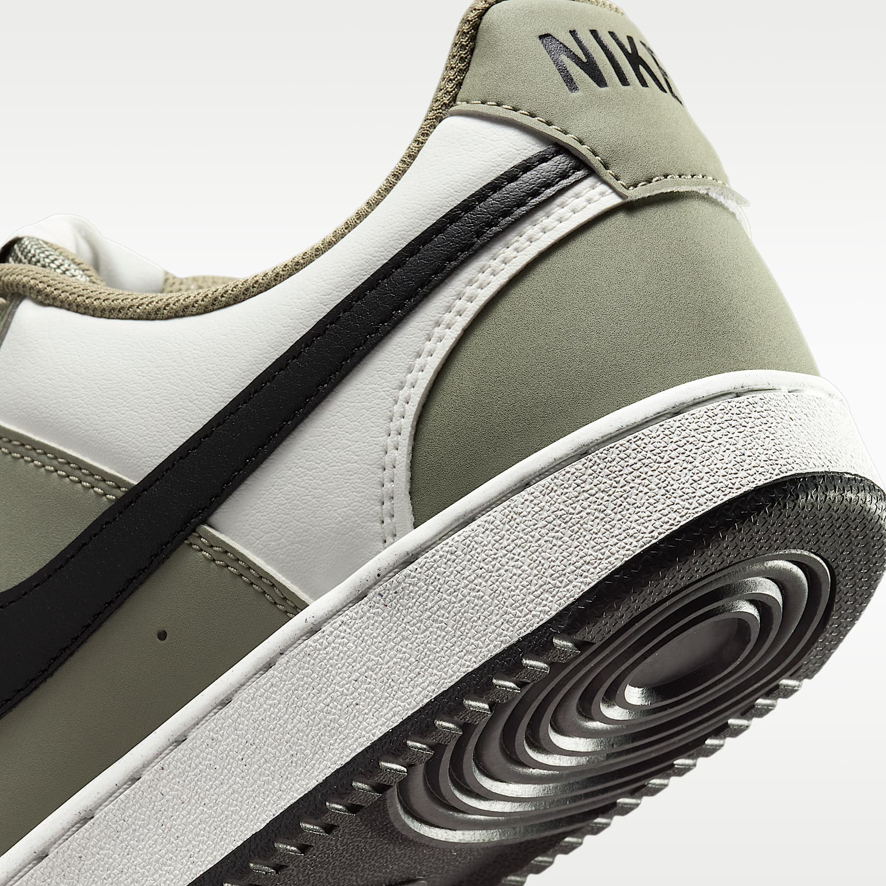Nike Court Vision Low Herrenschuh – Summit White/Silver Sage/Schwarz