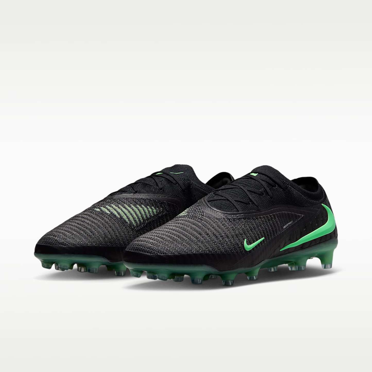 Nike Phantom 6 Low Elite Fußballschuh für Kunstrasen – Schwarz/Schwarz/Illusion Green