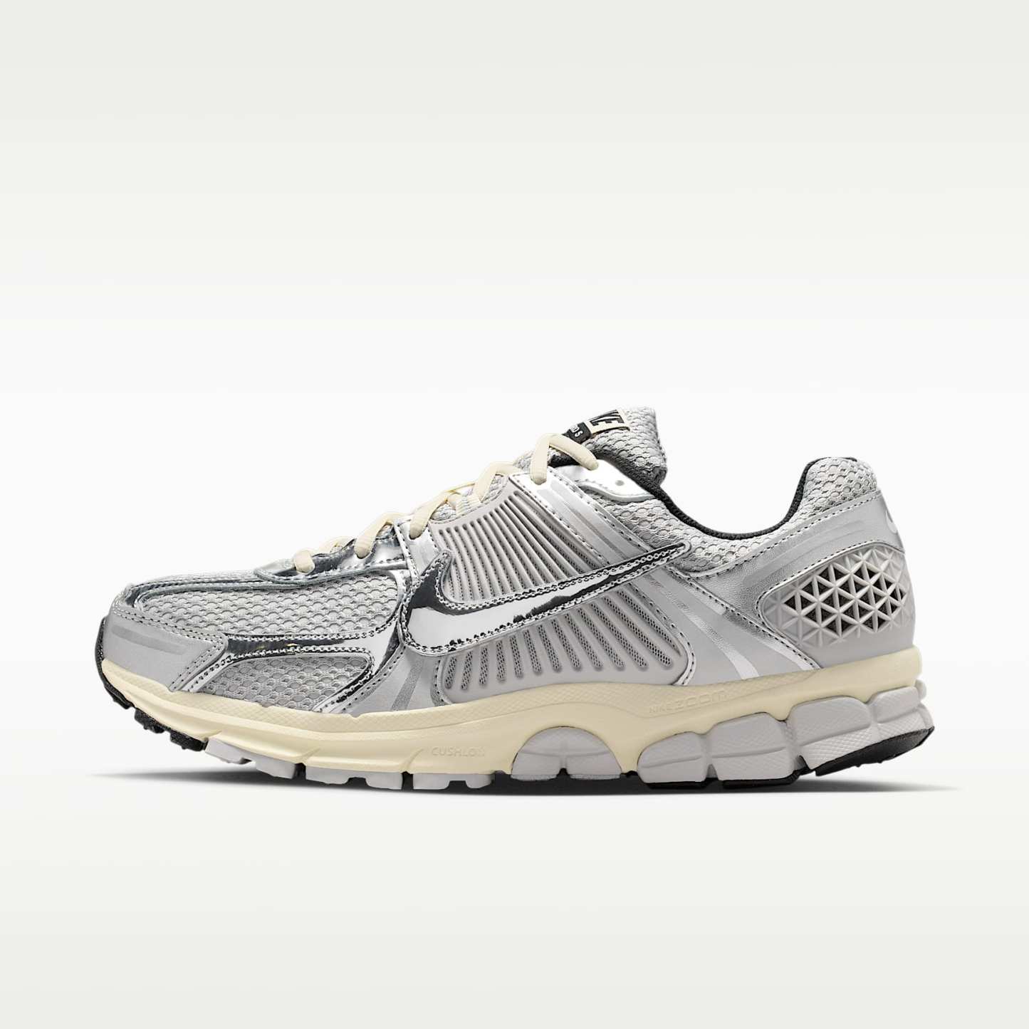 Nike Zoom Vomero 5 Schuh (Herren) – Grey Fog/Metallic Silver/Coconut Milk/Chrome