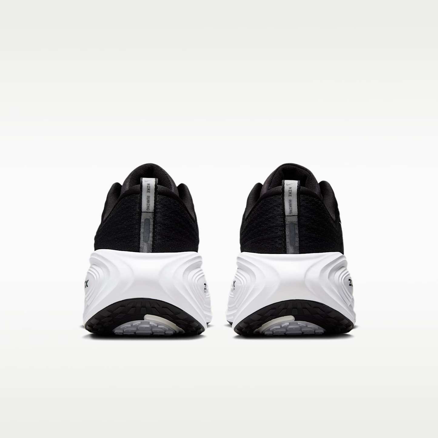 Nike Vomero Plus Straßenlaufschuh (Herren) – Schwarz/Cool Grey/Metallic Dark Grey/Weiß