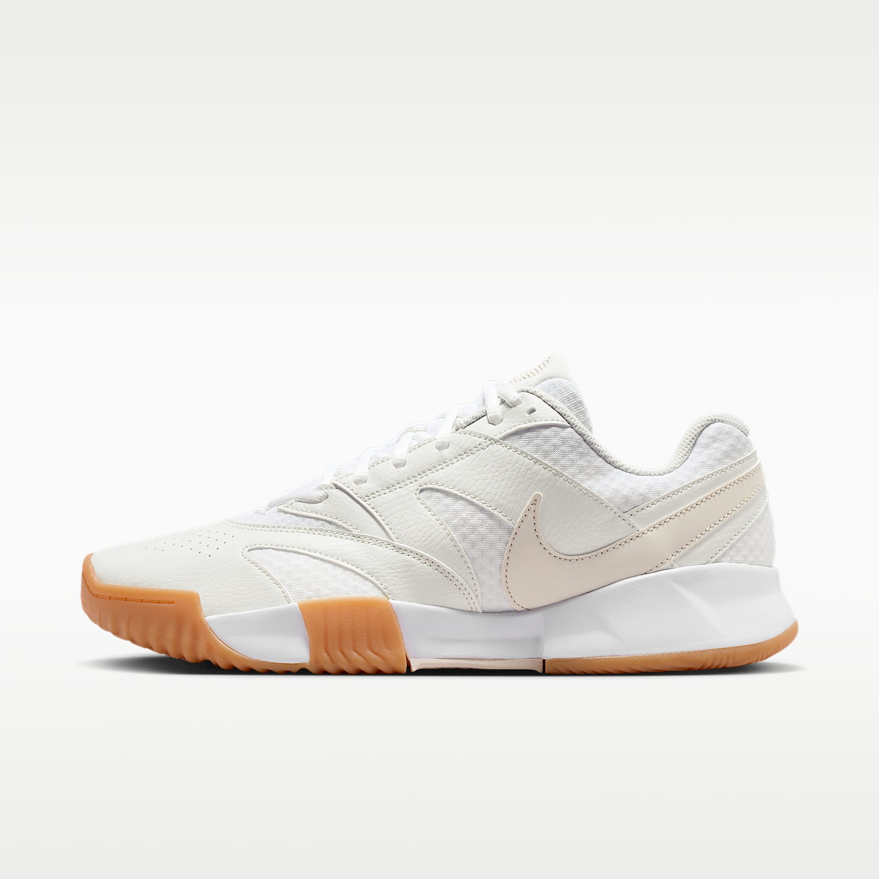 NikeCourt Lite 4 Herren-Tennisschuh für Sandplätze – Weiß/Summit White/Linen/Light Orewood Brown