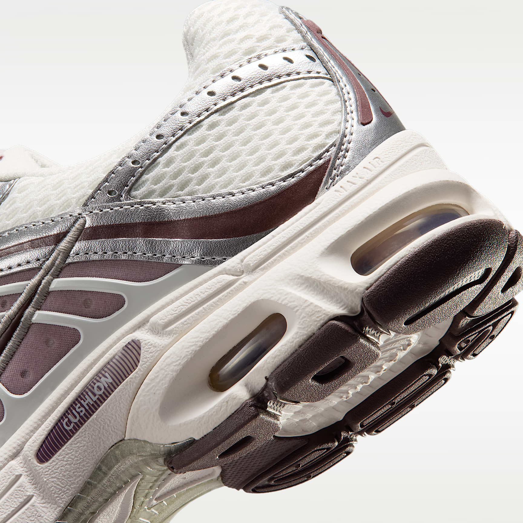 Nike Air Max Moto 2K Schuh (Damen) – Phantom/Metallic Silver/Particle Pink/Tattoo