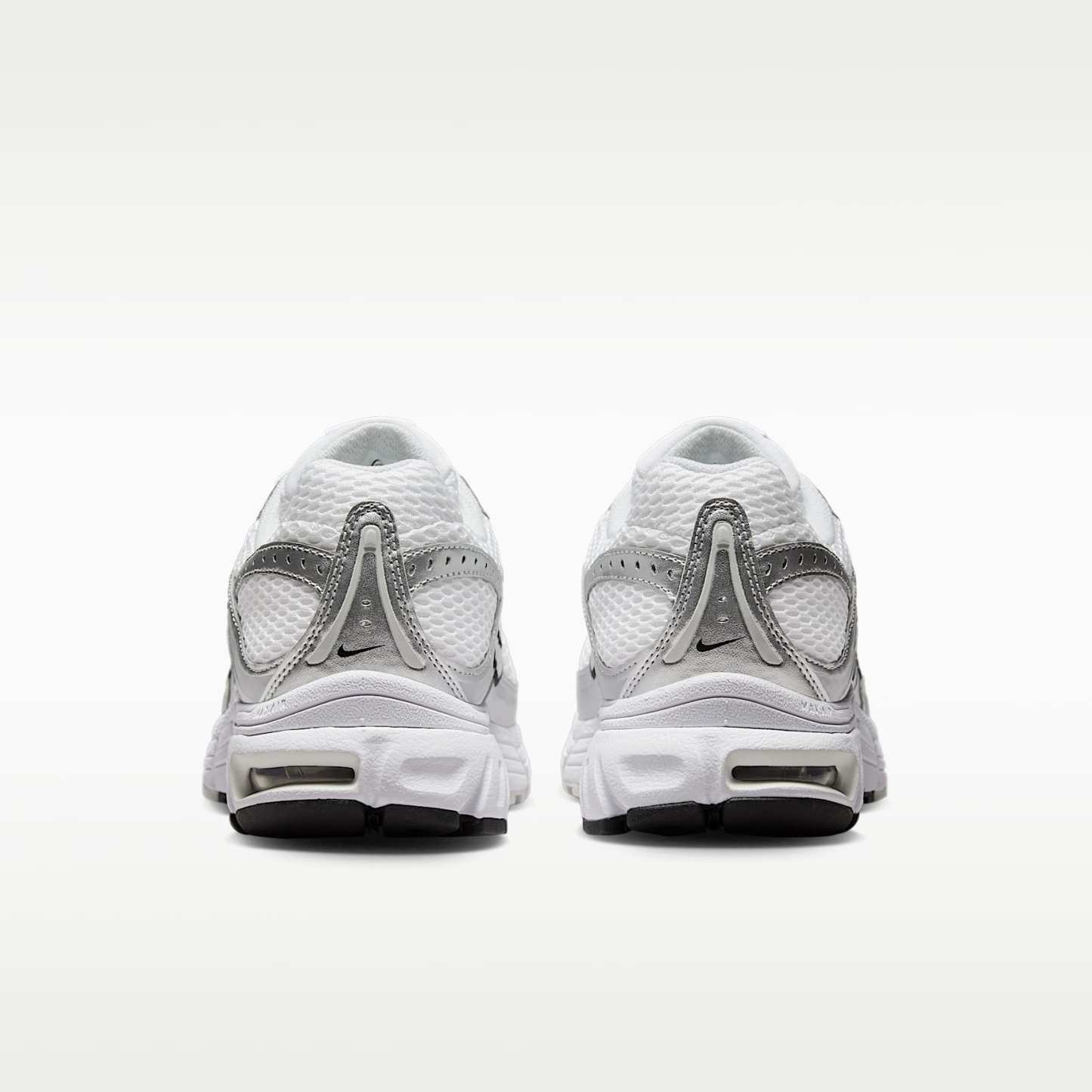 Nike Air Max Moto 2K Schuh mit reflektierenden Akzenten (Damen) – Weiß/Metallic Silver/Schwarz/Photon Dust
