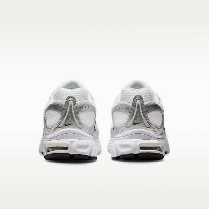Nike Air Max Moto 2K Schuh mit reflektierenden Akzenten (Damen) – Weiß/Metallic Silver/Schwarz/Photon Dust