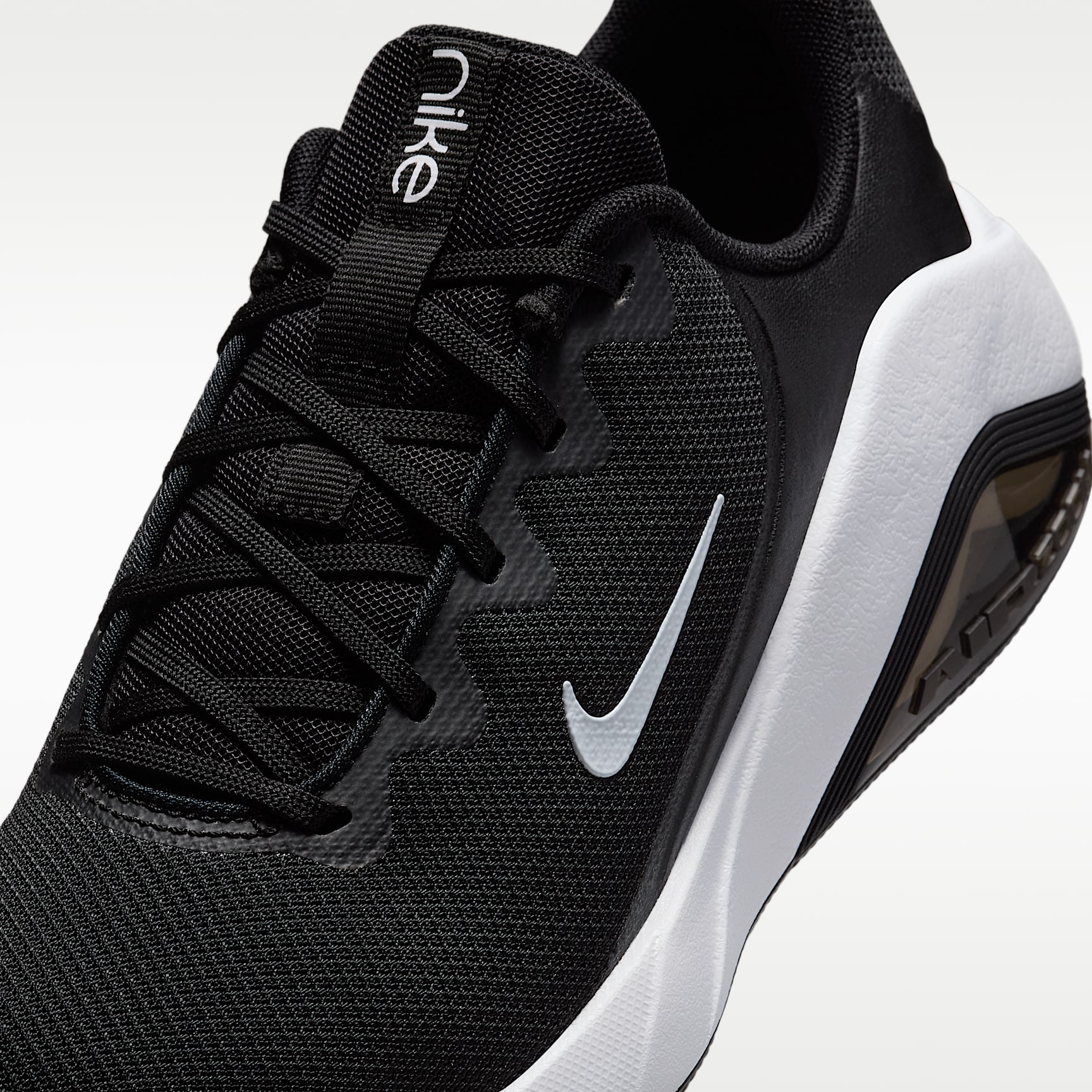 Nike Bella 7 Workout-Schuh (Damen) – Schwarz/Schwarz/Weiß