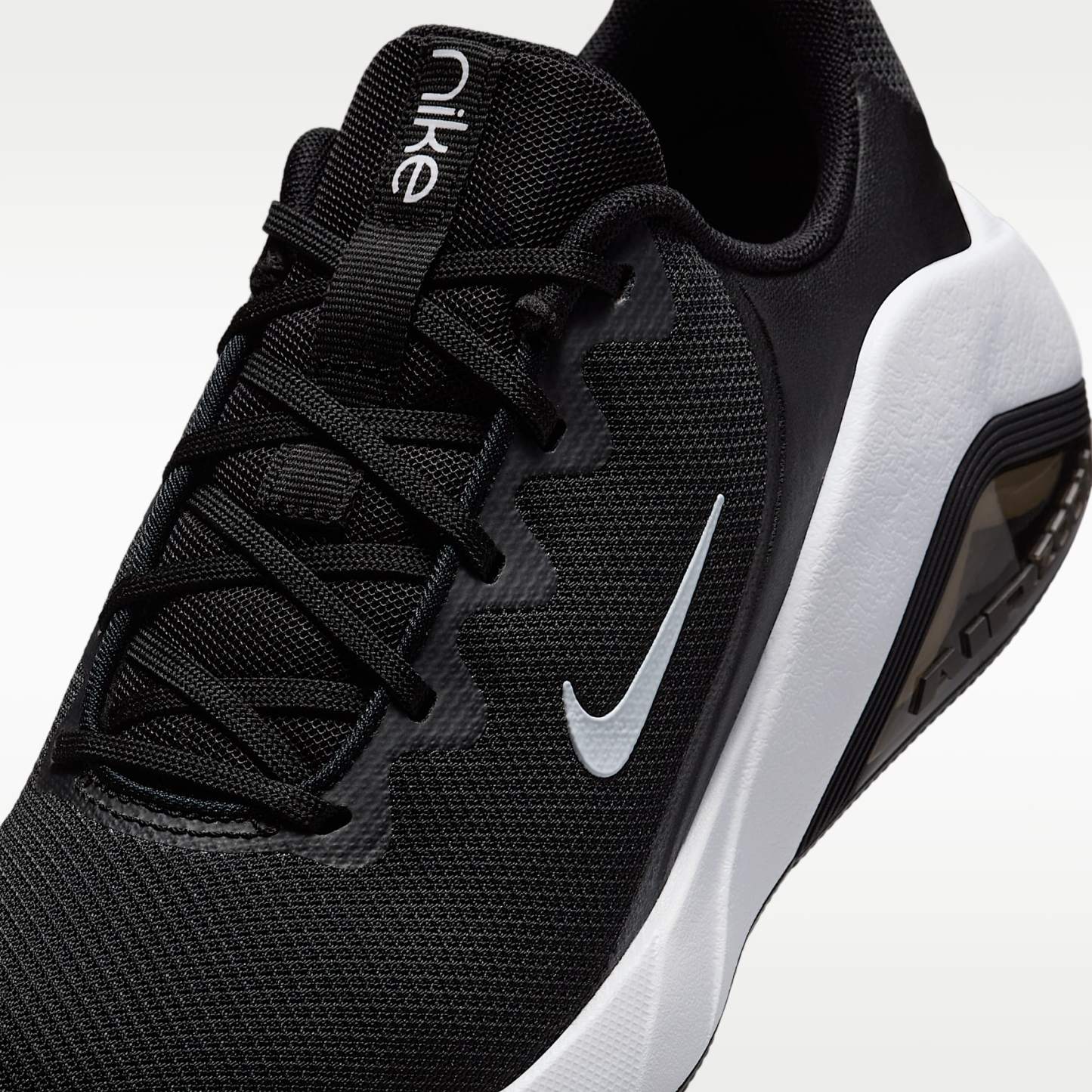 Nike Bella 7 Workout-Schuh (Damen) – Schwarz/Schwarz/Weiß