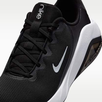 Nike Bella 7 Workout-Schuh (Damen) – Schwarz/Schwarz/Weiß