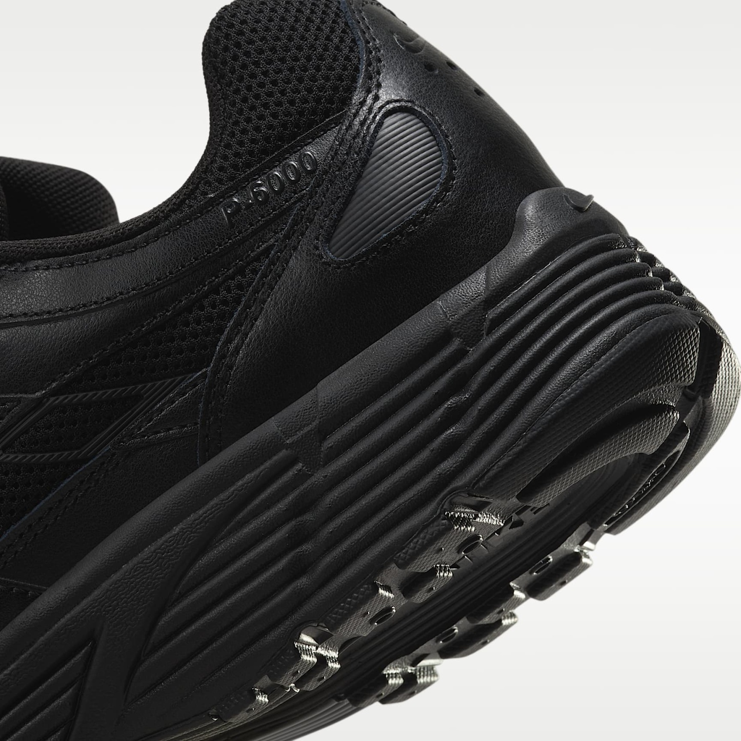 Nike P-6000 Schuh – Schwarz/Schwarz