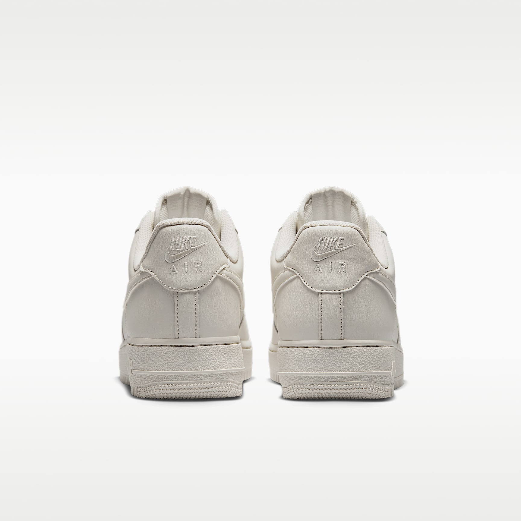 Nike Air Force 1 '07 Schuh (Herren) – Light Bone/Metallic Silver/Light Bone