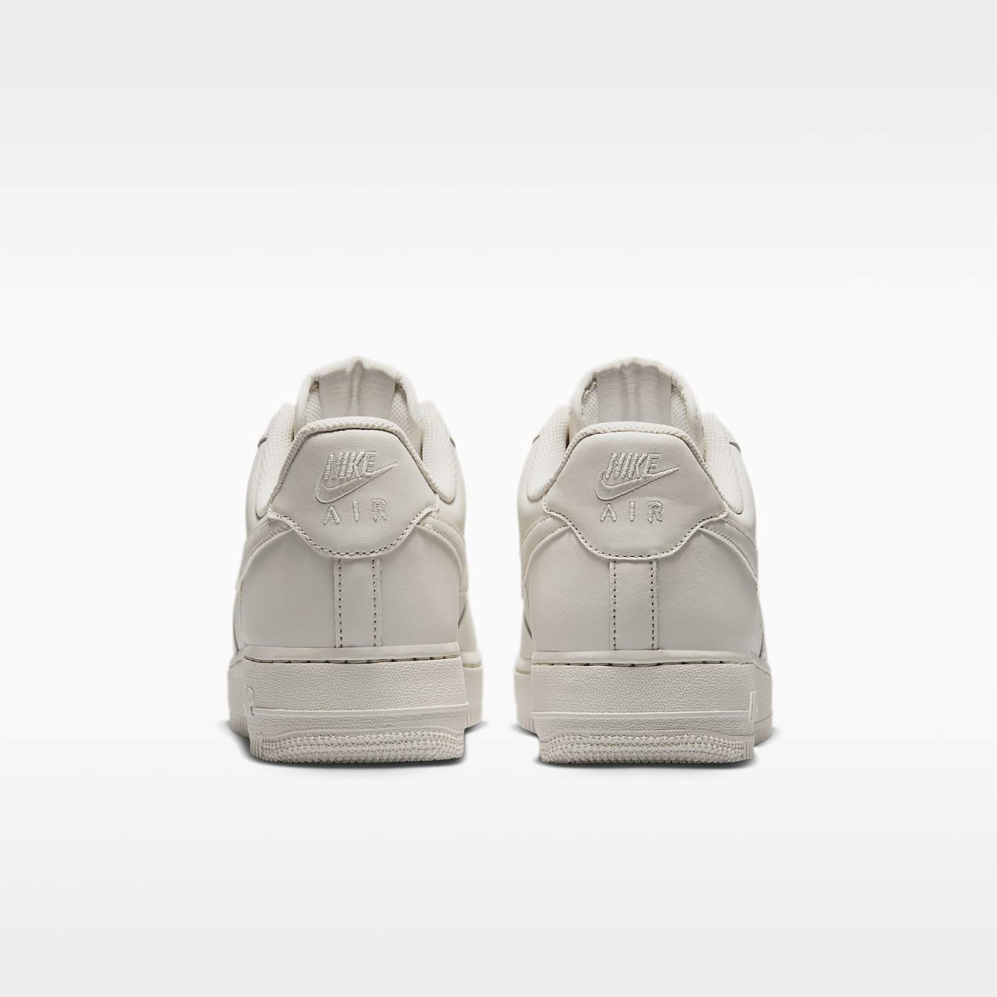 Nike Air Force 1 '07 Schuh (Herren) – Light Bone/Metallic Silver/Light Bone