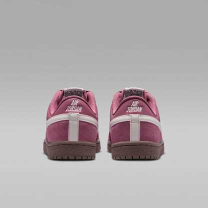 Air Jordan Skyline Low Damenschuh – Desert Berry/Schwarz/Gum Medium Brown/Sail