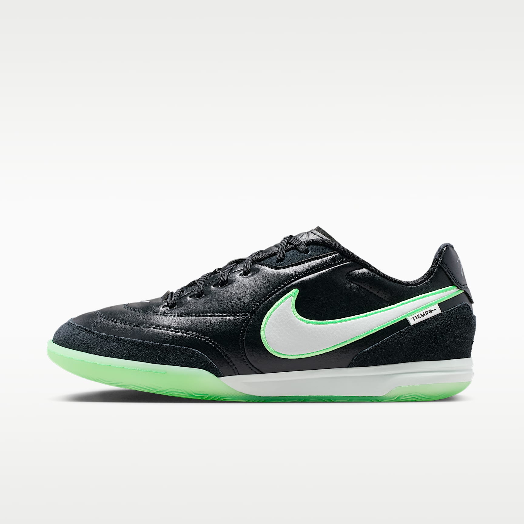 Nike Tiempo Streetgato Low-Top-Fußballschuh für Hallen- und Hartplätze – Schwarz/Schwarz/Illusion Green