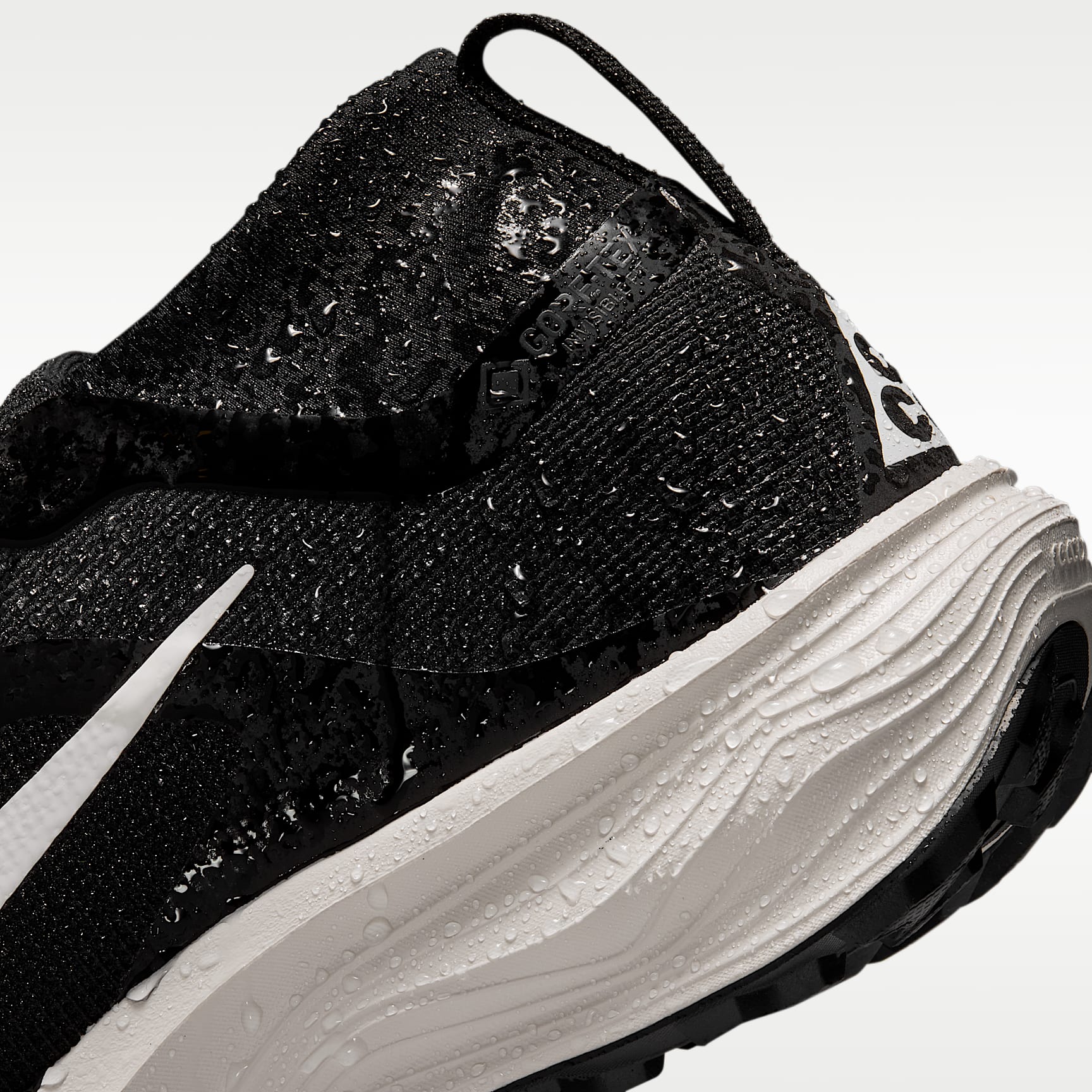 ACG Pegasus Trail GORE-TEX wasserfester Traillaufschuh (Damen) – Schwarz/Light Orewood Brown/Anthracite/Summit White