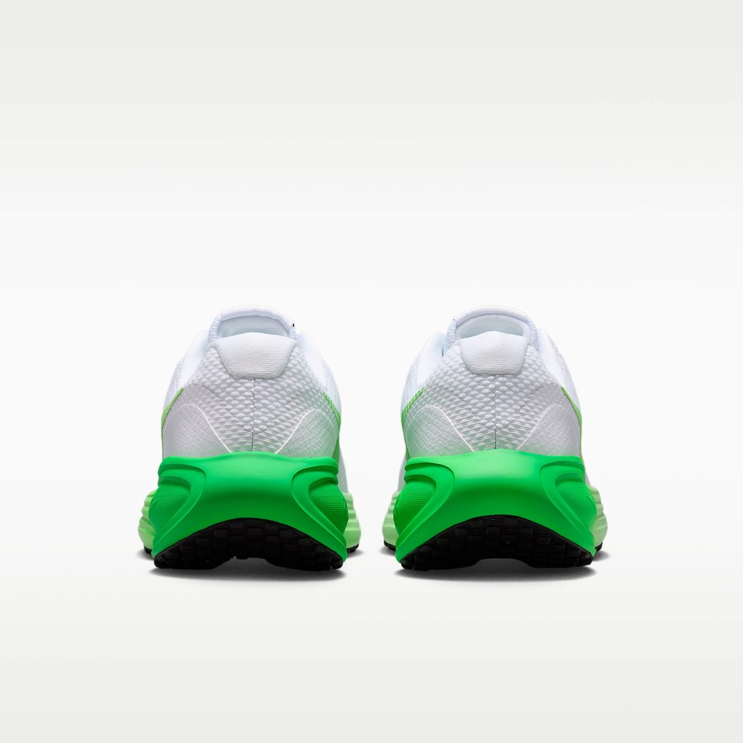Nike Revolution 8 Straßenlaufschuh (Damen) – Weiß/Cucumber Calm/Green Spark/Illusion Green
