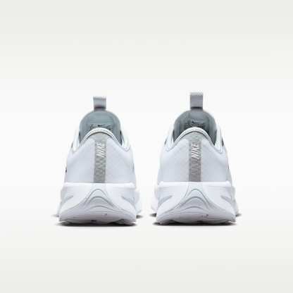 Nike Motiva 2 Walking-Schuhe (Damen) – Weiß/Pure Platinum/Metallic Silver