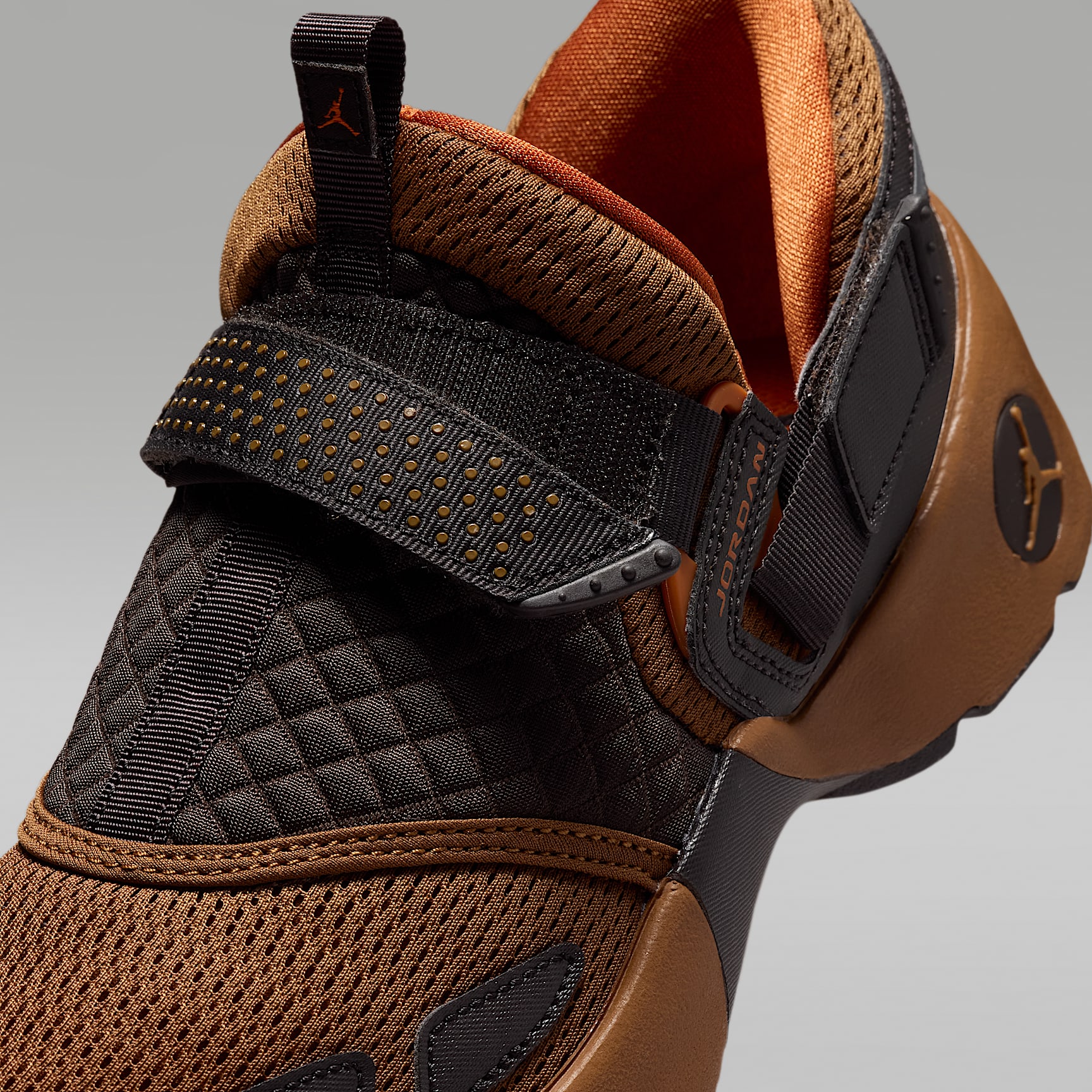 Jordan Trunner LX Schuh (Damen) – Light British Tan/Reflective Silver/Weiß/Desert Orange