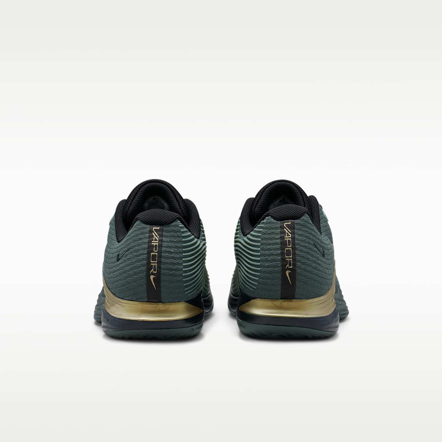 Nike Vapor 12 PRM Tennisschuhe für Clay Courts (Herren) – Camo Green/Metallic Gold/Schwarz/Pure Platinum