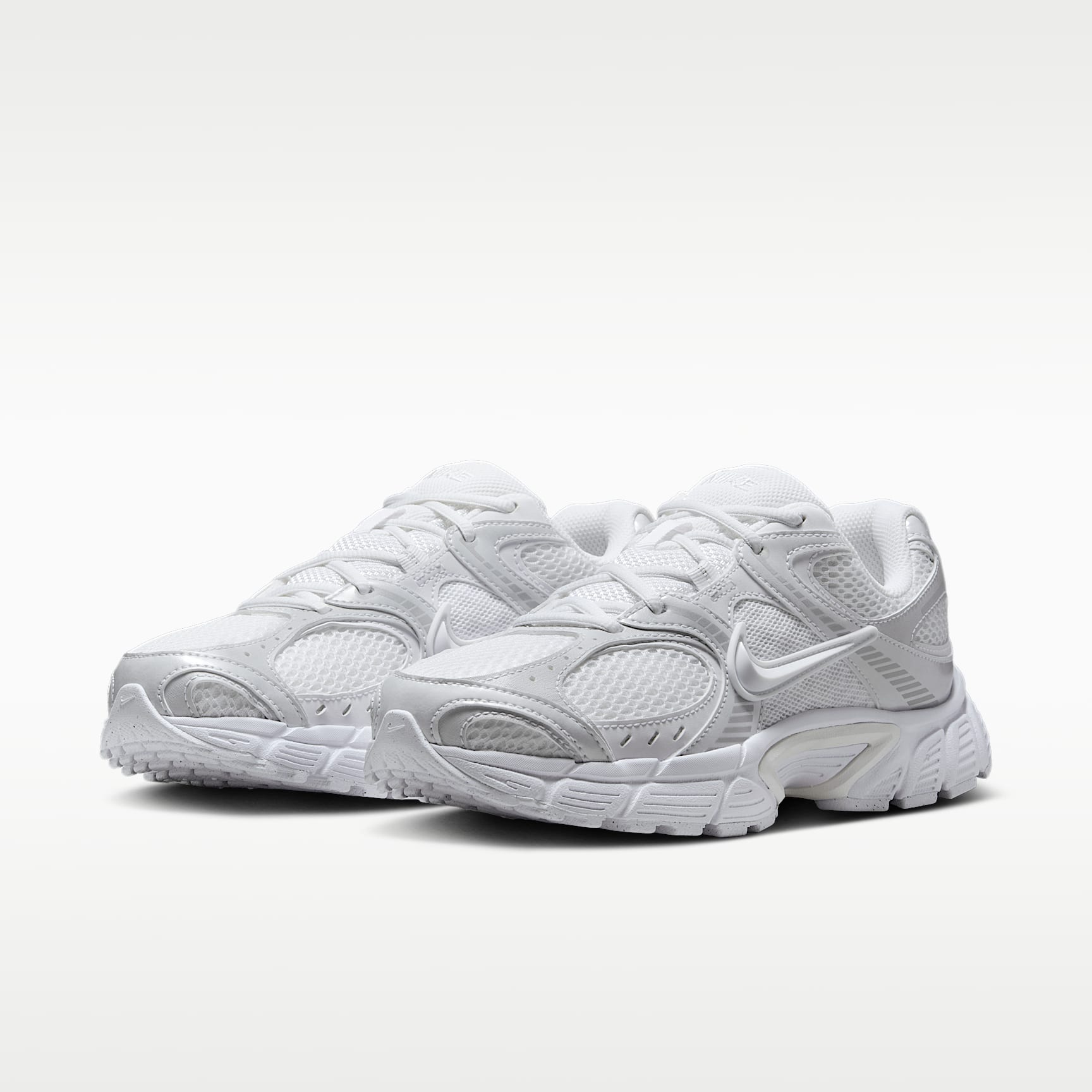 Nike V5 RNR Schuh mit reflektierenden Akzenten (Damen) – Weiß/Schwarz/Metallic Silver/Weiß