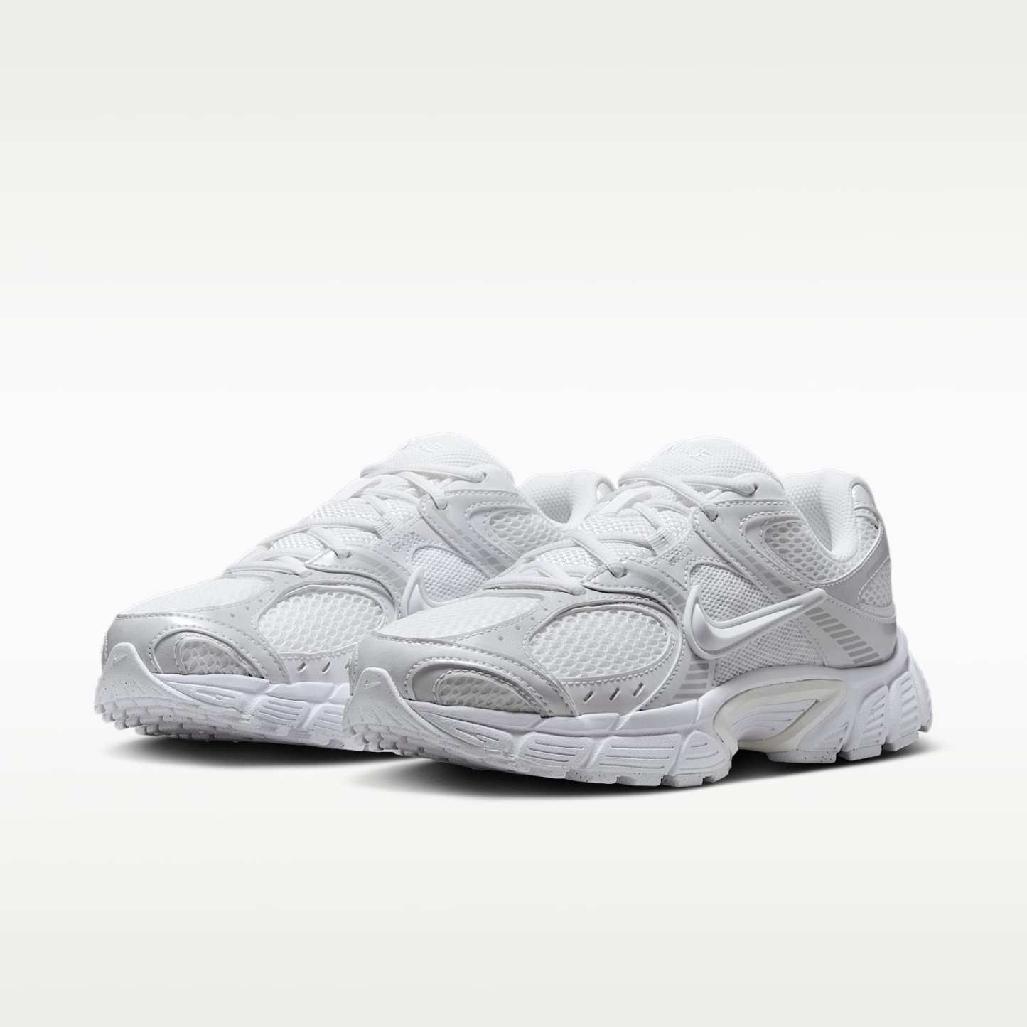 Nike V5 RNR Schuh mit reflektierenden Akzenten (Damen) – Weiß/Schwarz/Metallic Silver/Weiß
