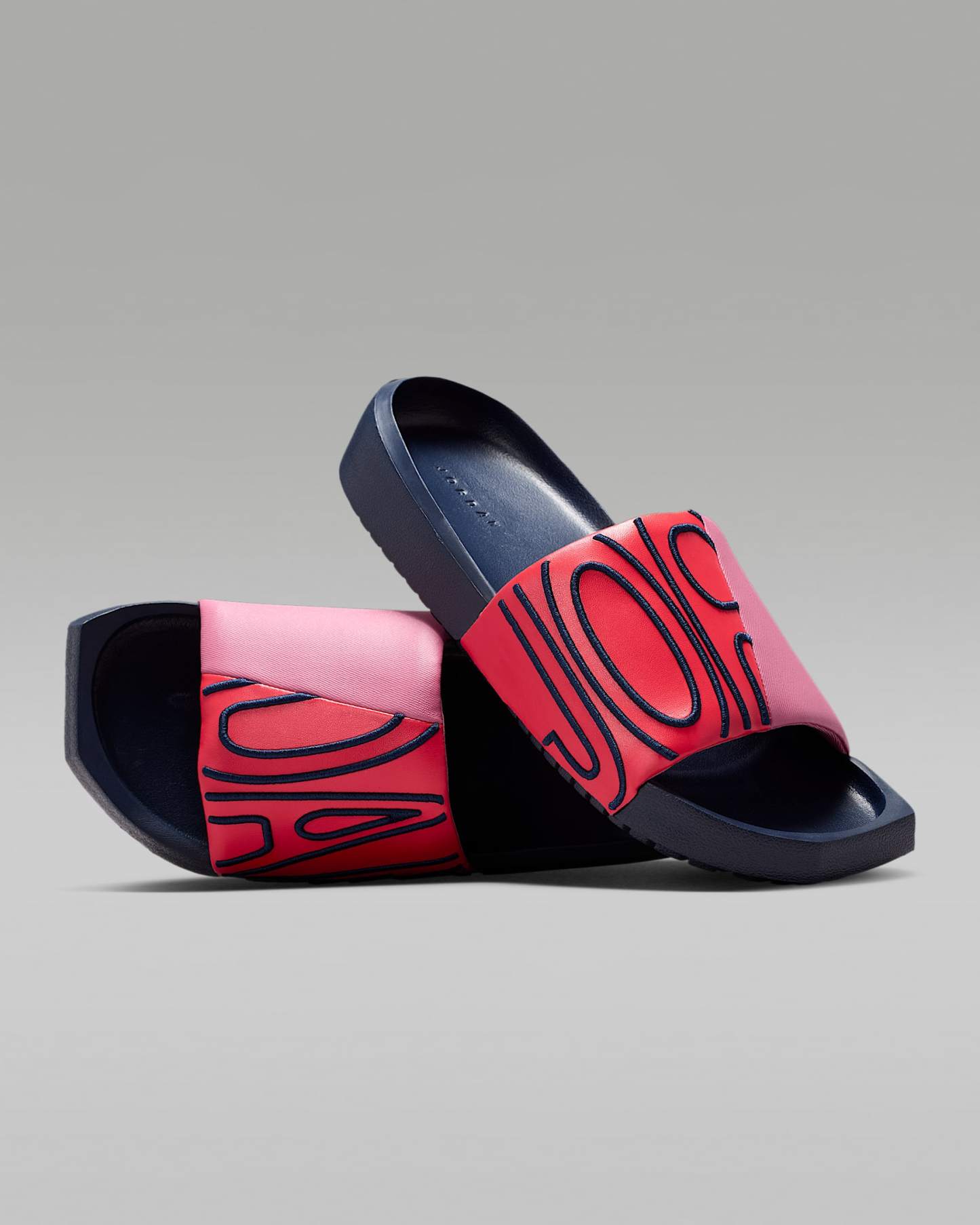 Jordan NOLA Damen-Slides – Obsidian/Track Red/Desert Berry