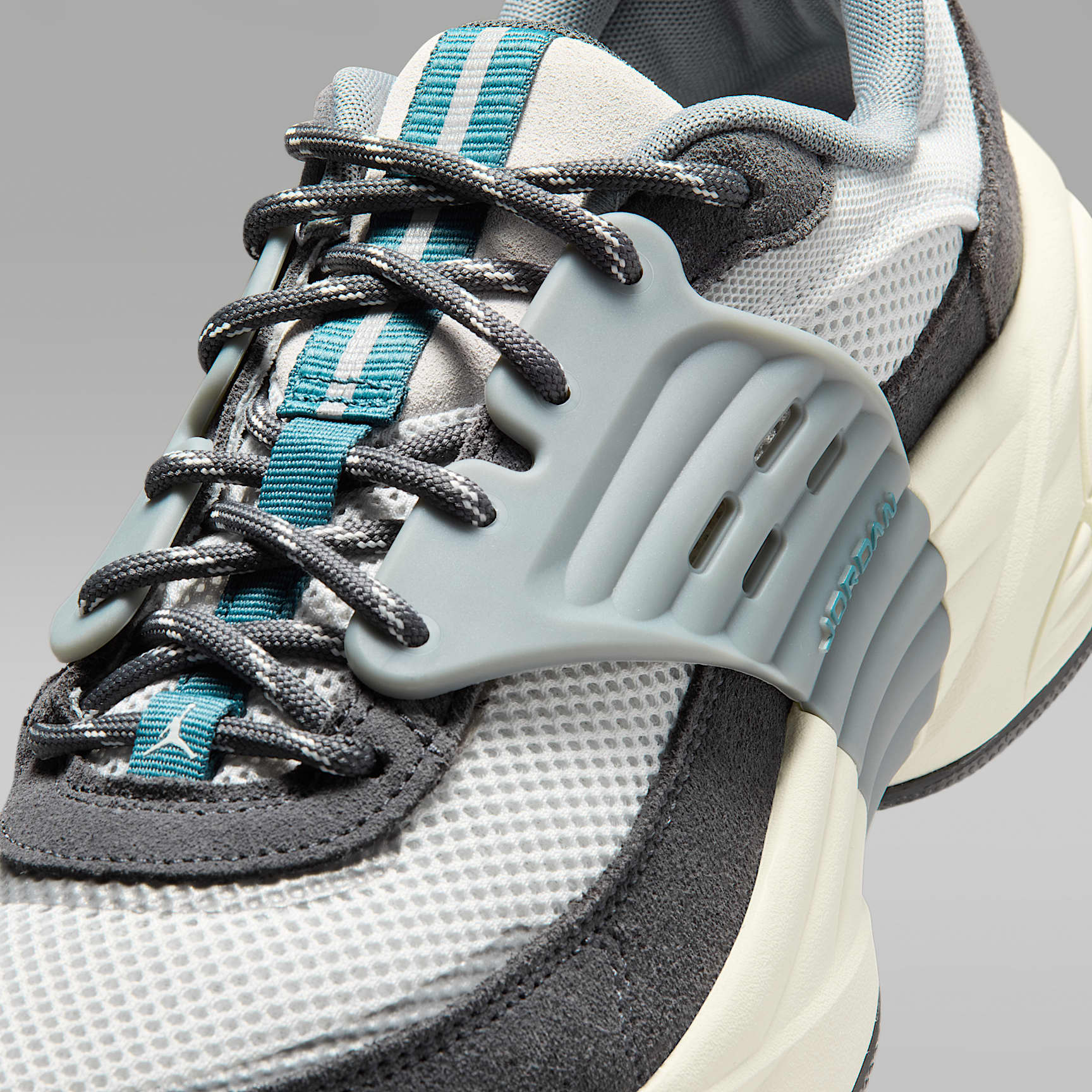 Jordan Trunner O/S Schuhe (Herren) – Photon Dust/Anthracite/Cool Grey/Ash Green