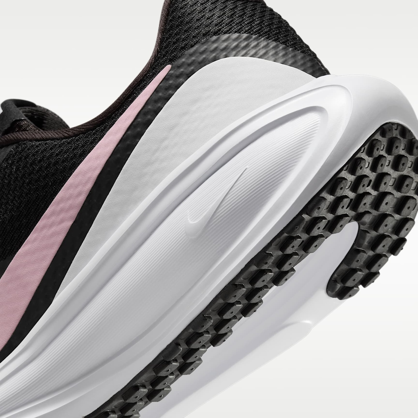 Nike Revolution 8 Straßenlaufschuh (Damen) – Schwarz/Weiß/Anthracite/Pink Foam