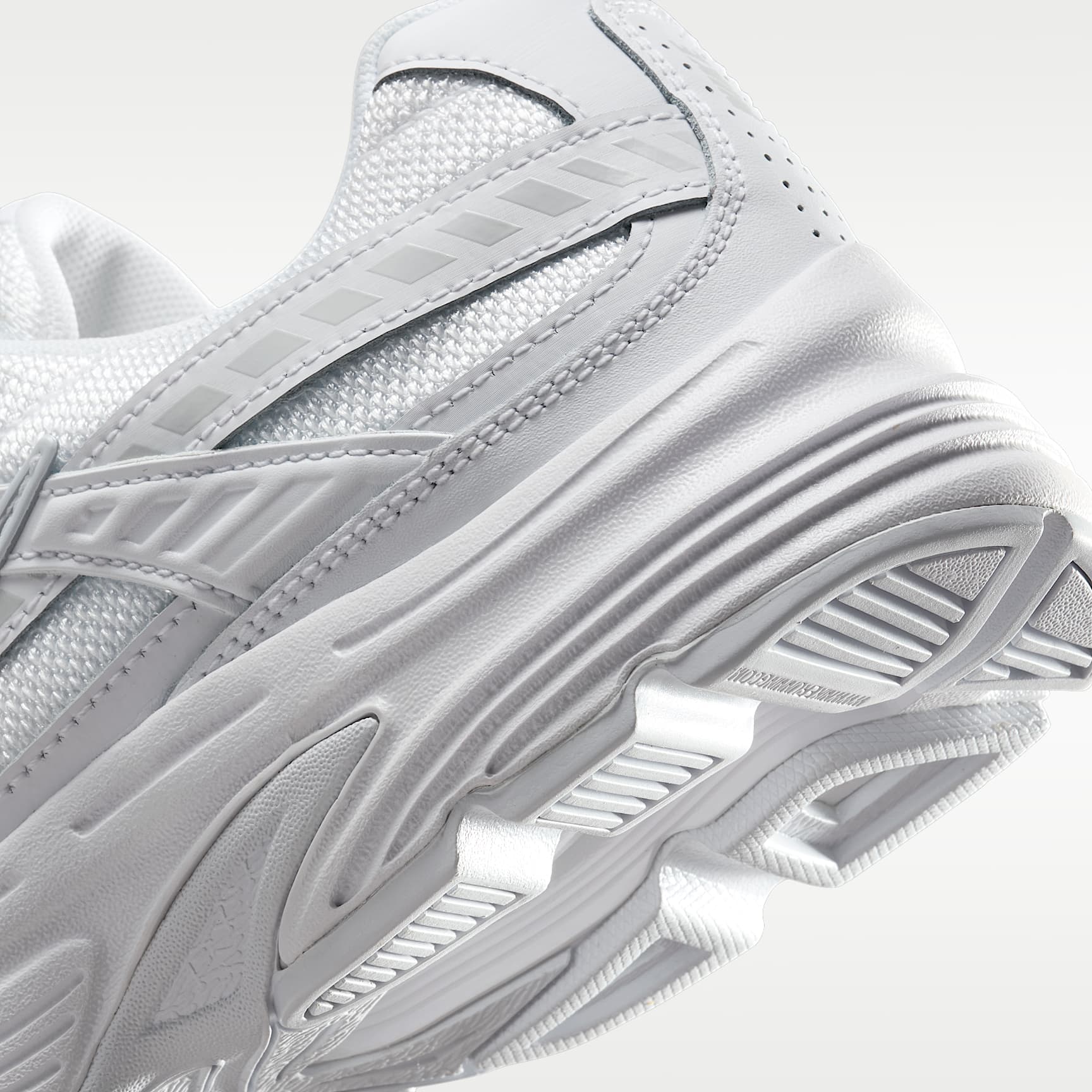 Nike Initiator Damenschuh – Weiß/Photon Dust/Metallic Silver