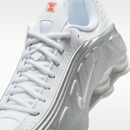 Nike Shox R4 Schuh (Herren) – Weiß/Weiß/Bright Crimson/Metallic Silver
