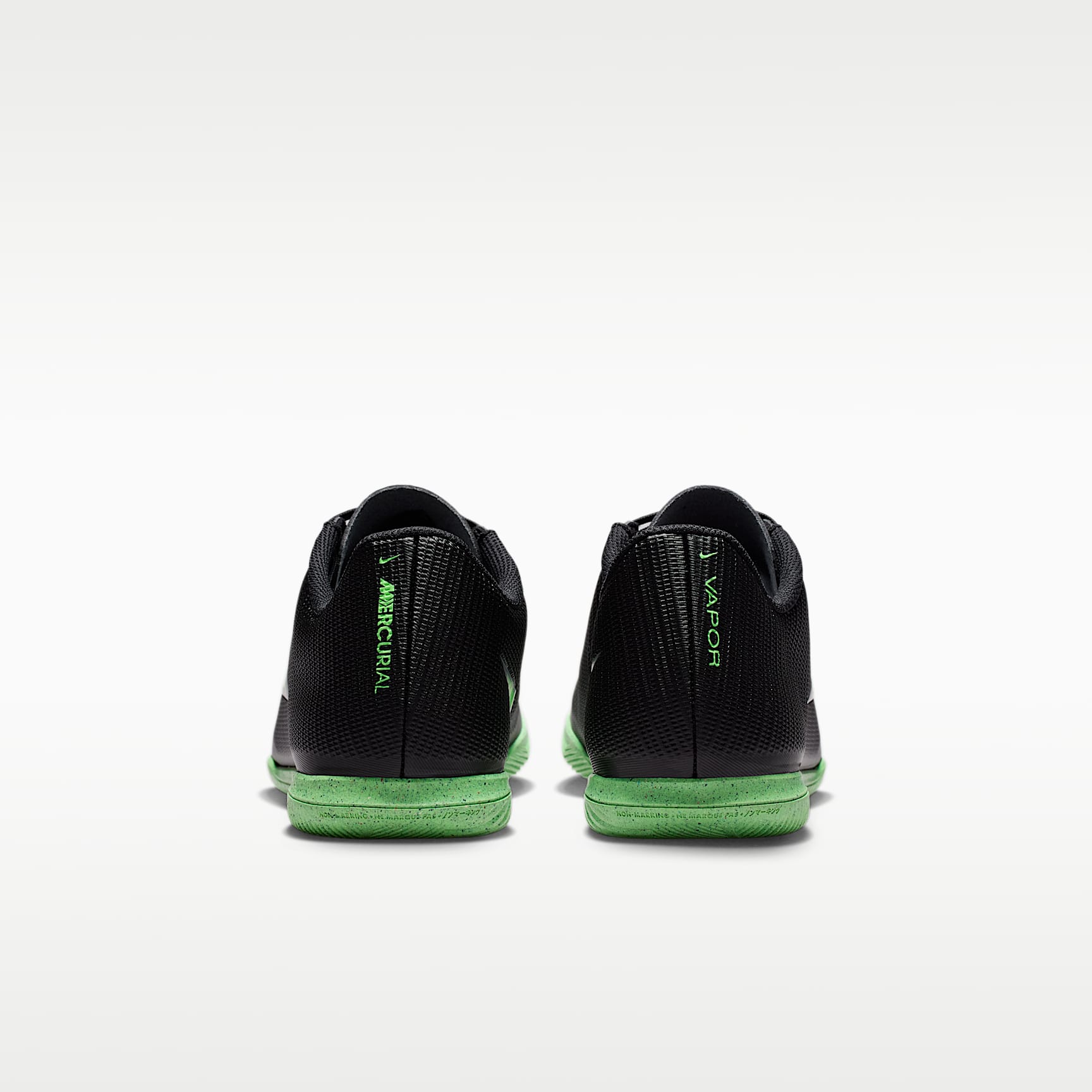 Nike Mercurial Vapor 17 Club Low-Top-Fußballschuh für Hallen- und Hartplätze – Schwarz/Schwarz/Illusion Green
