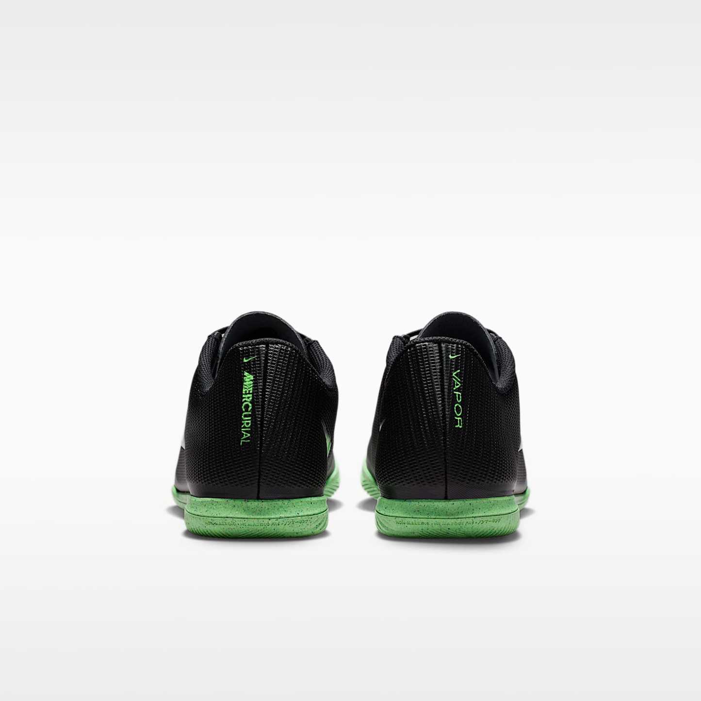 Nike Mercurial Vapor 17 Club Low-Top-Fußballschuh für Hallen- und Hartplätze – Schwarz/Schwarz/Illusion Green