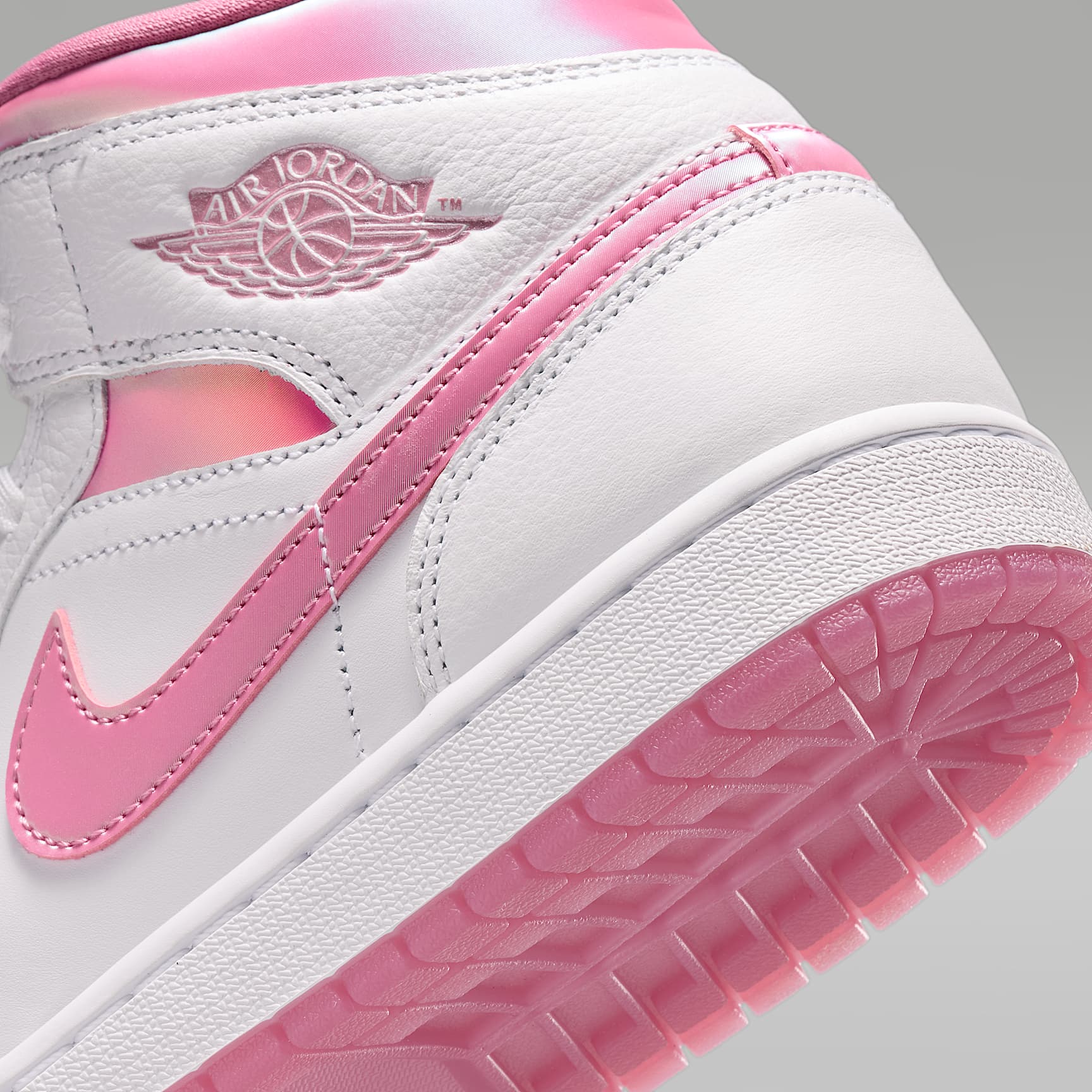 Air Jordan 1 Mid SE Schuh (Damen) – Weiß/Desert Berry