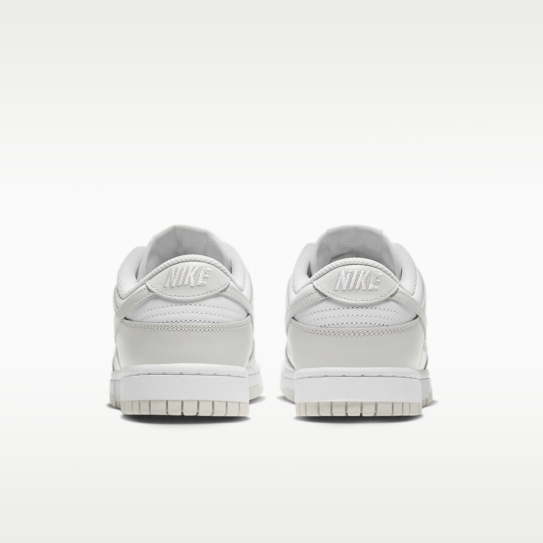 Nike Dunk Low Damenschuh – Weiß/Weiß/Photon Dust