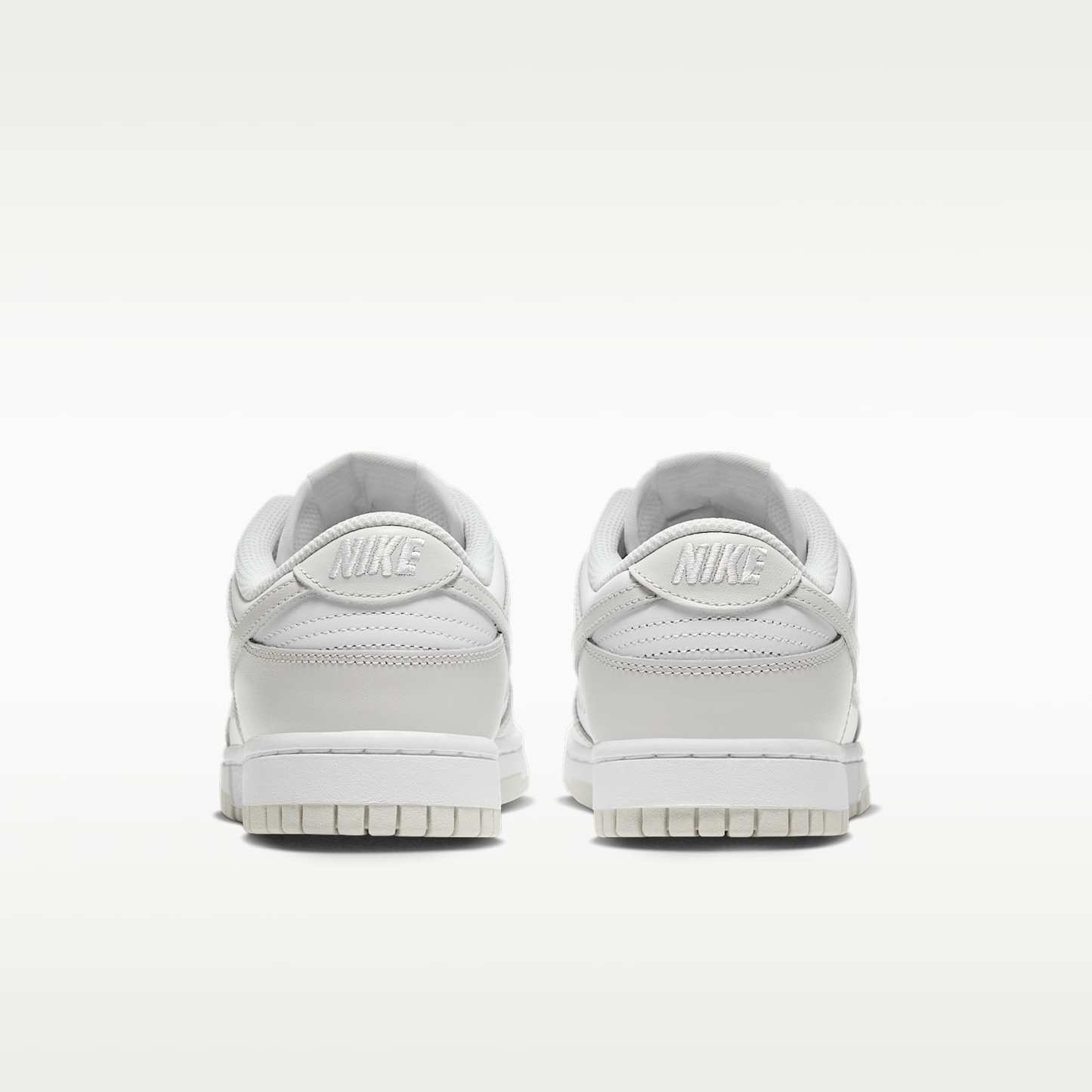 Nike Dunk Low Damenschuh – Weiß/Weiß/Photon Dust