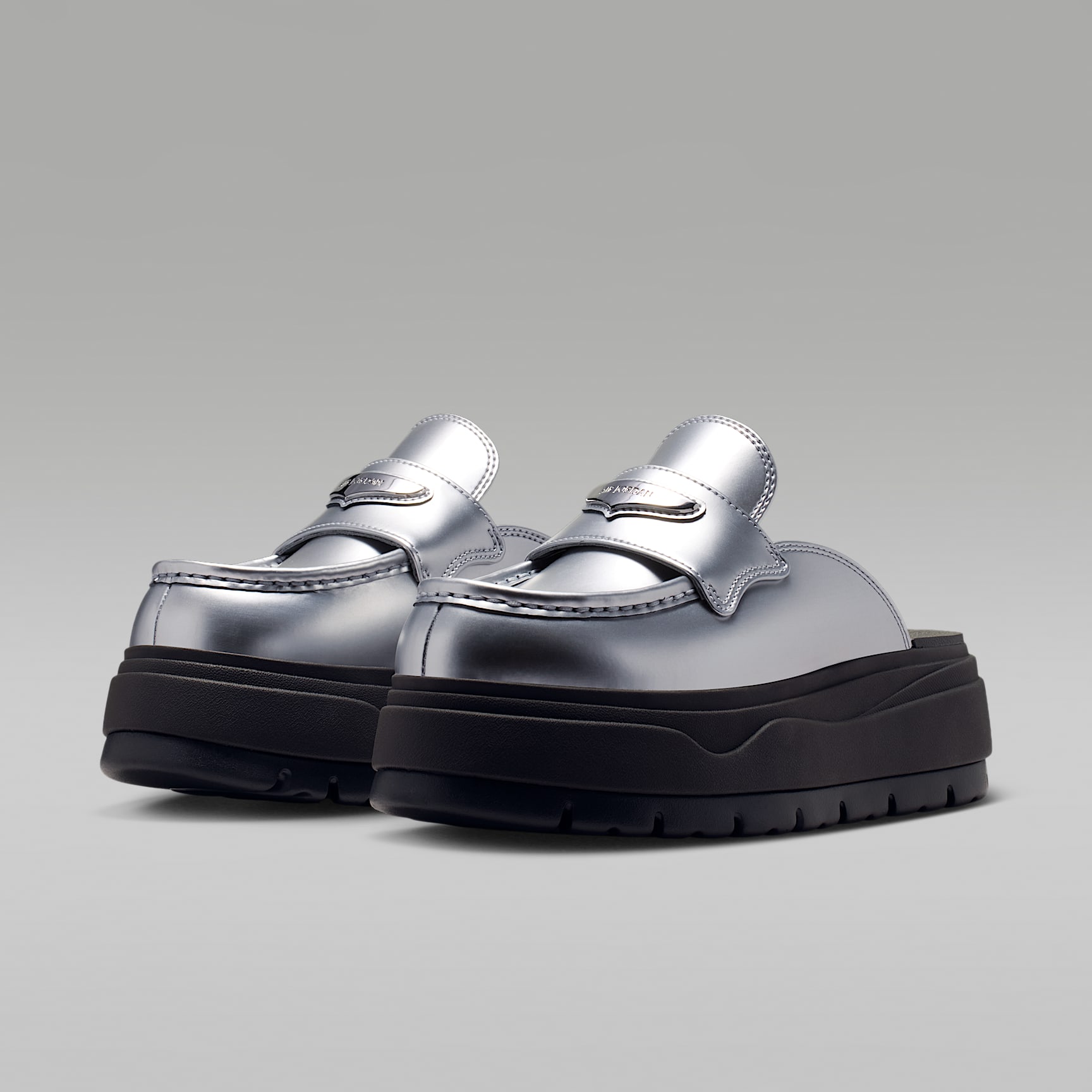 Air Jordan Mule SE Golfschuh (Damen) – Metallic Silver/Shadow Brown/Wolf Grey/Metallic Silver