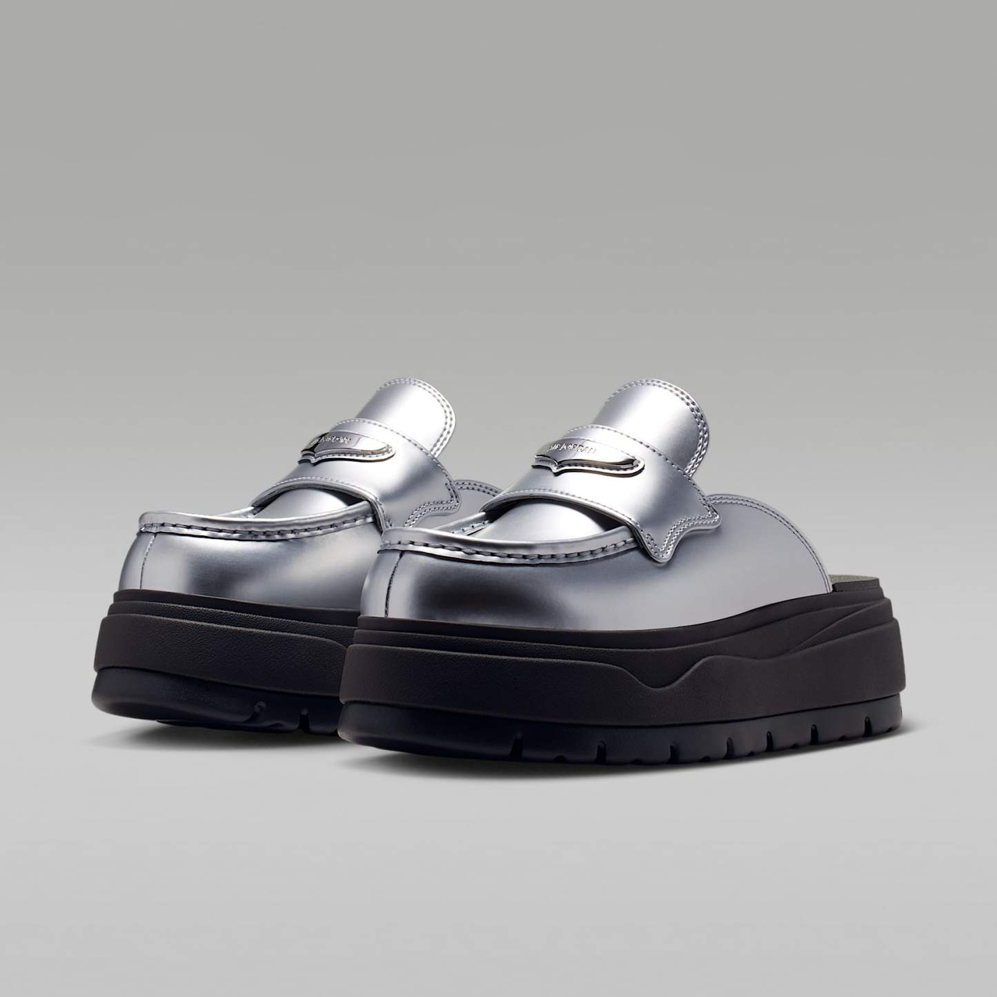 Air Jordan Mule SE Golfschuh (Damen) – Metallic Silver/Shadow Brown/Wolf Grey/Metallic Silver