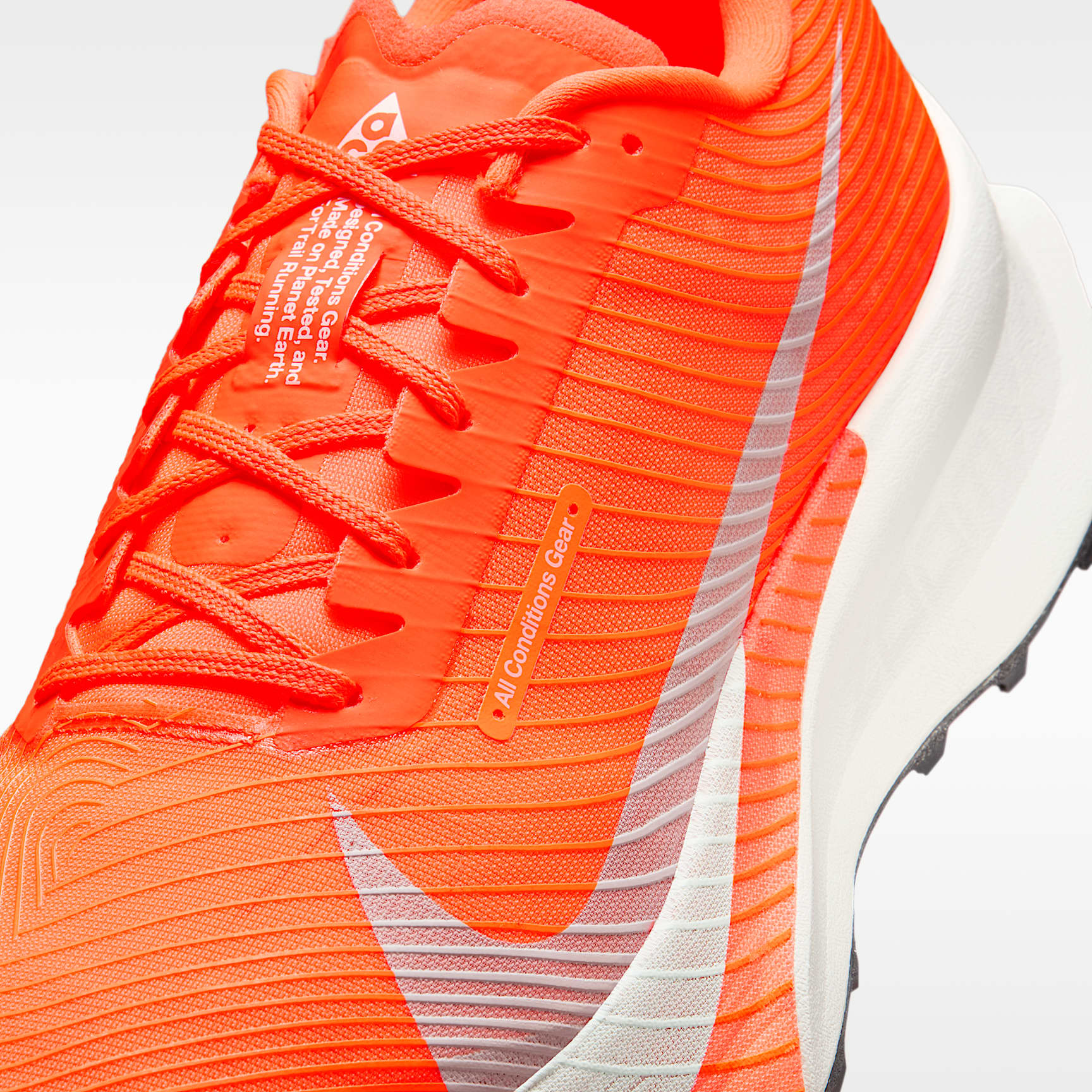 Nike ACG Ultrafly Traillaufschuhe für Wettkämpfe – Hyper Crimson/Total Orange/Vivid Purple/Weiß