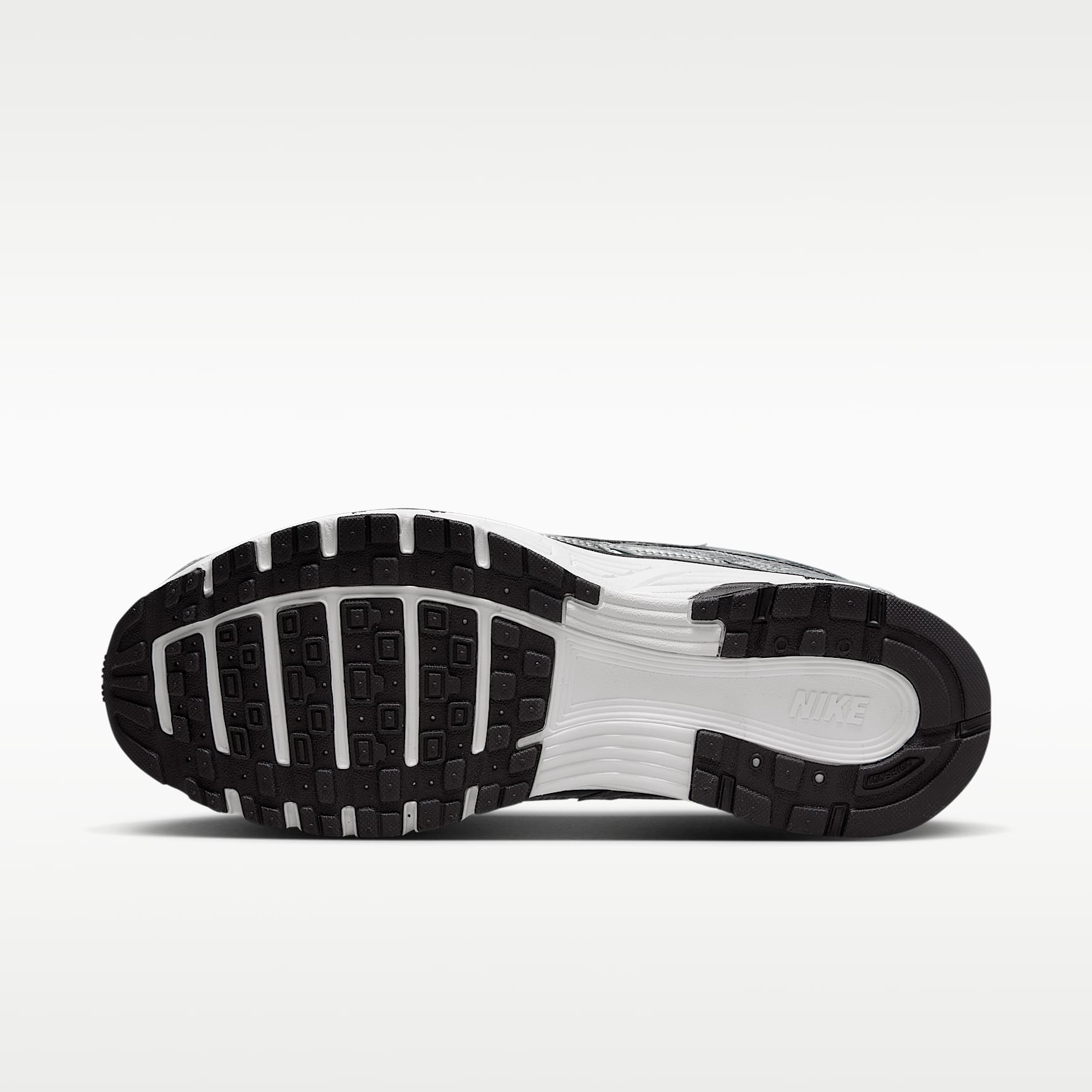 Nike P-6000 Schuh – Metallic Silver/Sail/Schwarz/Metallic Silver