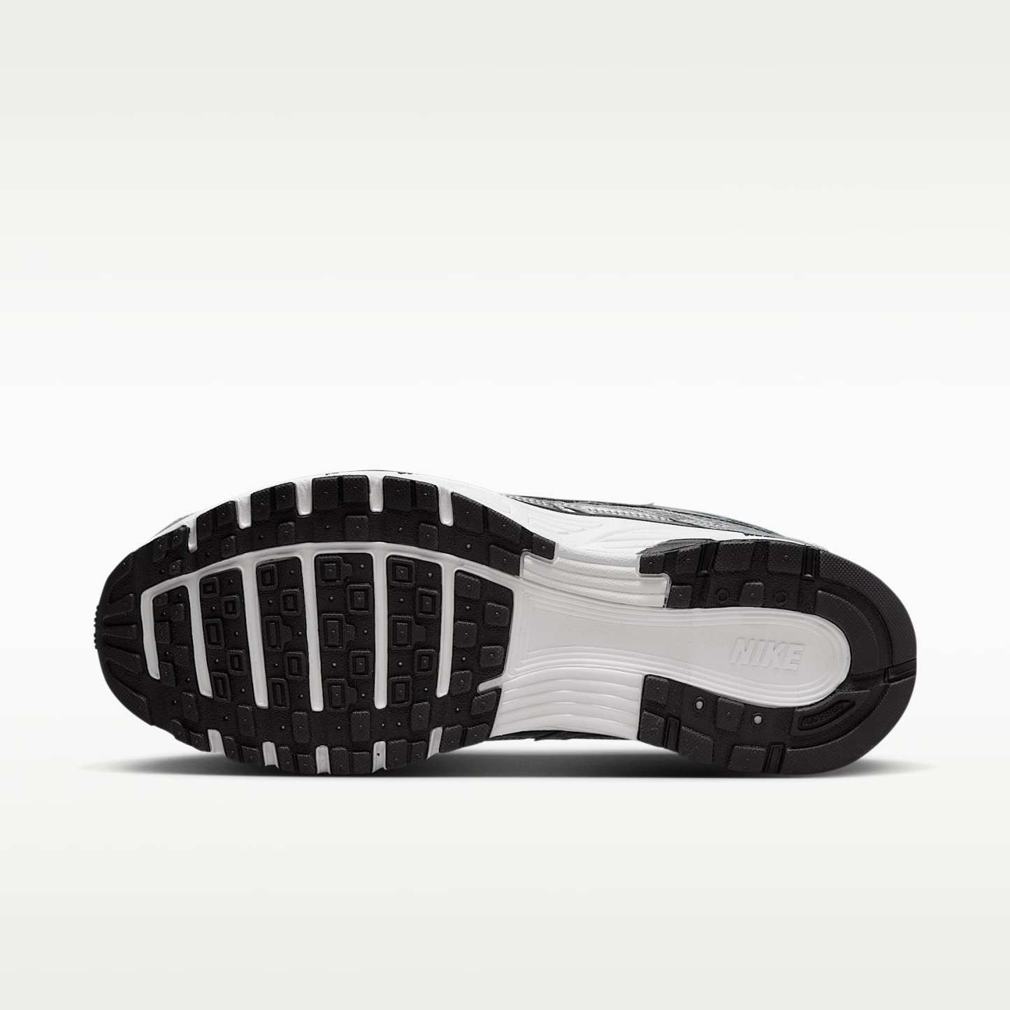 Nike P-6000 Schuh – Metallic Silver/Sail/Schwarz/Metallic Silver