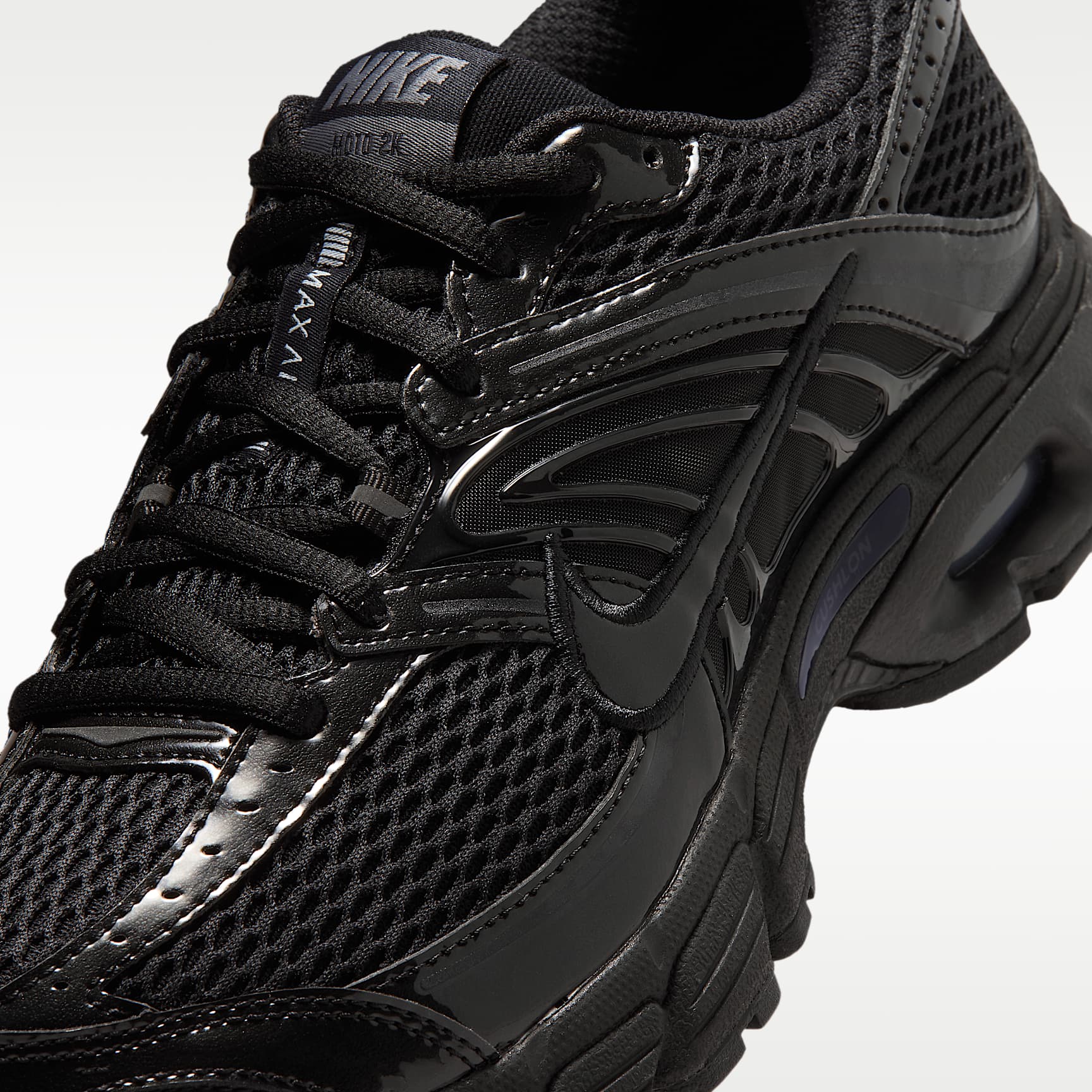 Nike Air Max Moto 2K Schuh mit reflektierenden Akzenten (Damen) – Schwarz/Iron Grey/Metallic Silver/Schwarz