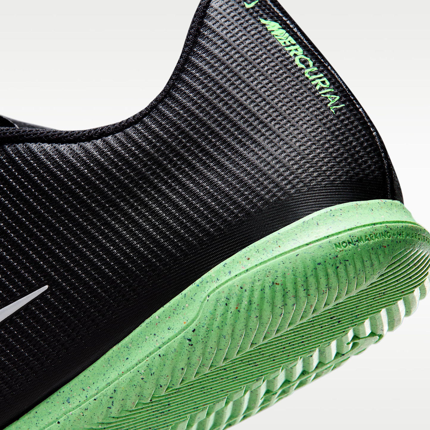Nike Mercurial Vapor 17 Club Low-Top-Fußballschuh für Hallen- und Hartplätze – Schwarz/Schwarz/Illusion Green
