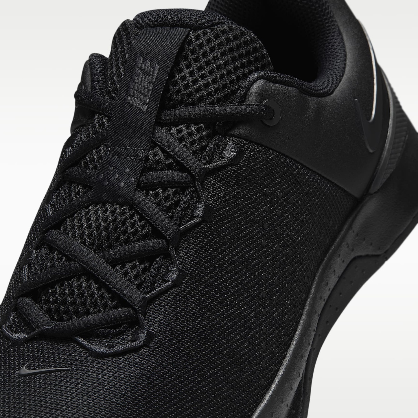 Nike MC Trainer 4 Trainingsschuh (Herren) – Schwarz/Dark Smoke Grey
