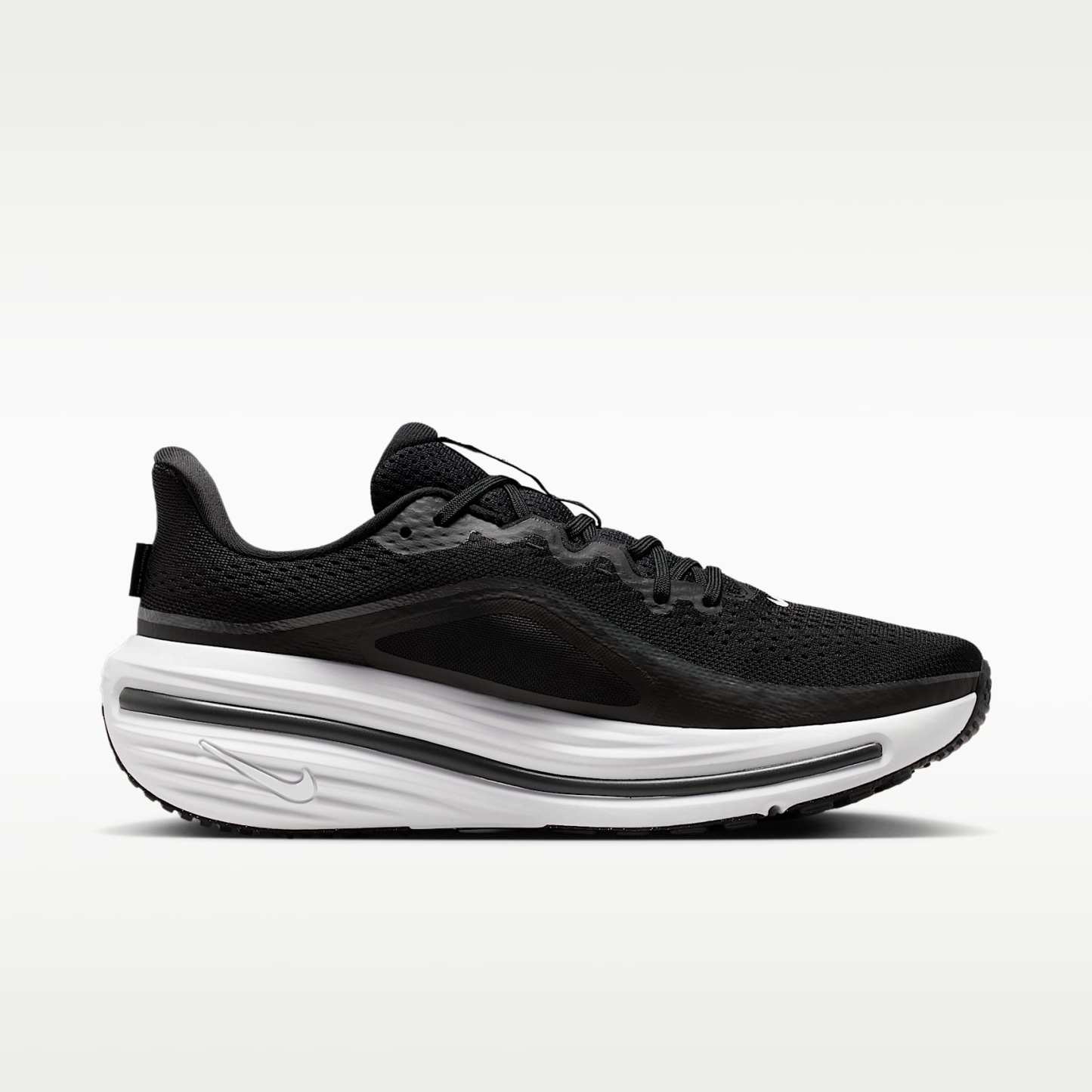 Nike Winflo 12 Straßenlaufschuh (Herren) – Schwarz/Dark Smoke Grey/Weiß