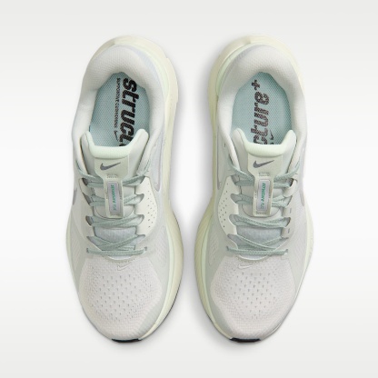 Nike Structure Plus Straßenlaufschuh (Damen) – Light Silver/Coconut Milk/Barely Green/Metallic Silver