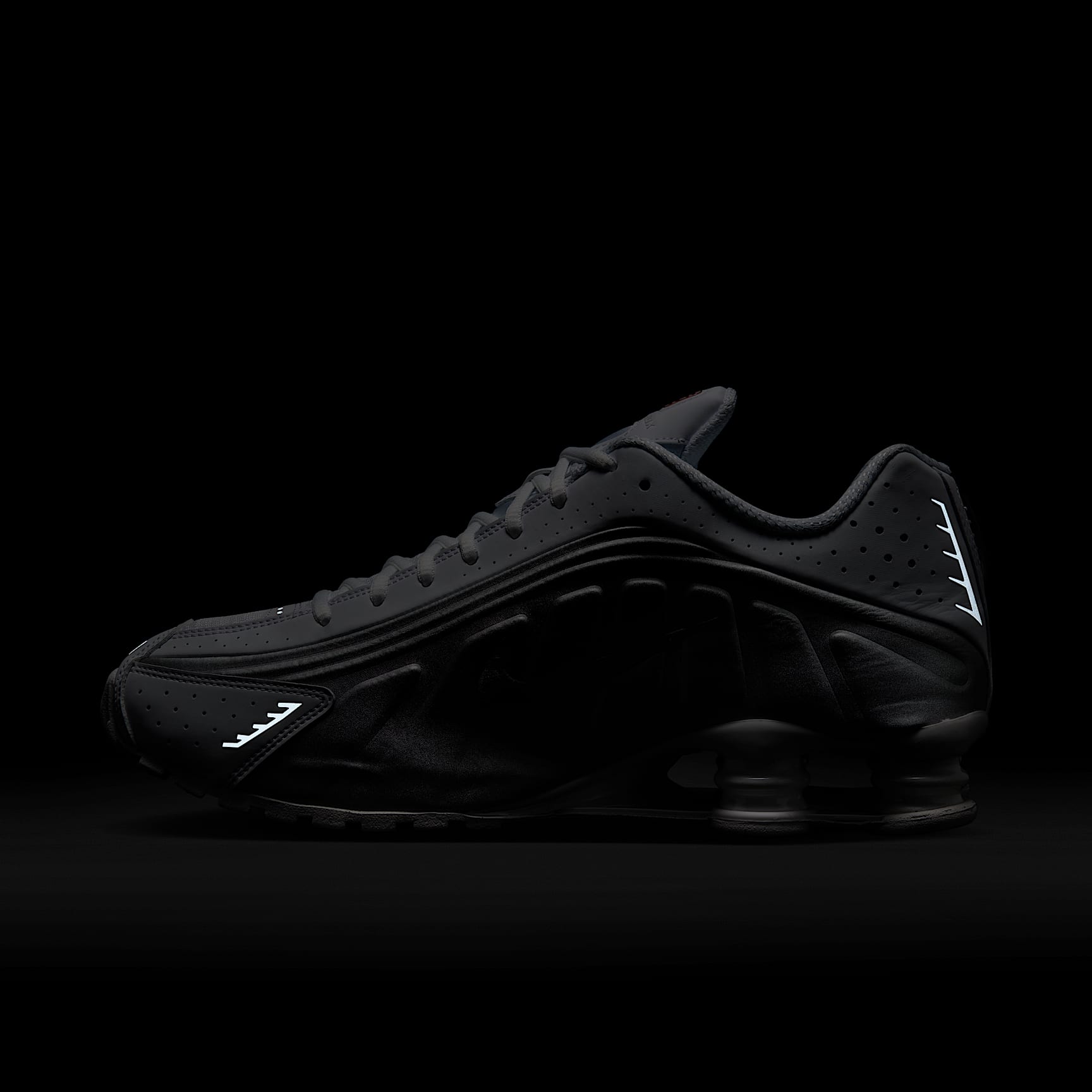 Nike Shox R4 Schuh (Herren) – Weiß/Weiß/Bright Crimson/Metallic Silver