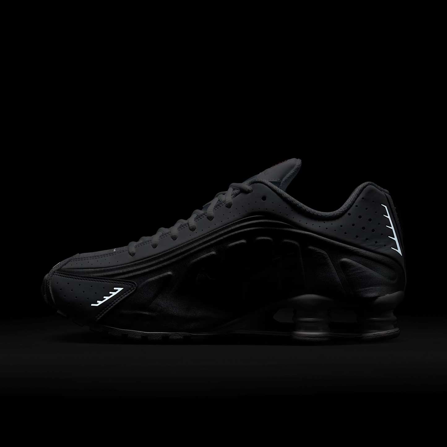 Nike Shox R4 Schuh (Herren) – Weiß/Weiß/Bright Crimson/Metallic Silver