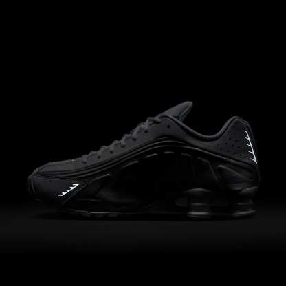 Nike Shox R4 Schuh (Herren) – Weiß/Weiß/Bright Crimson/Metallic Silver