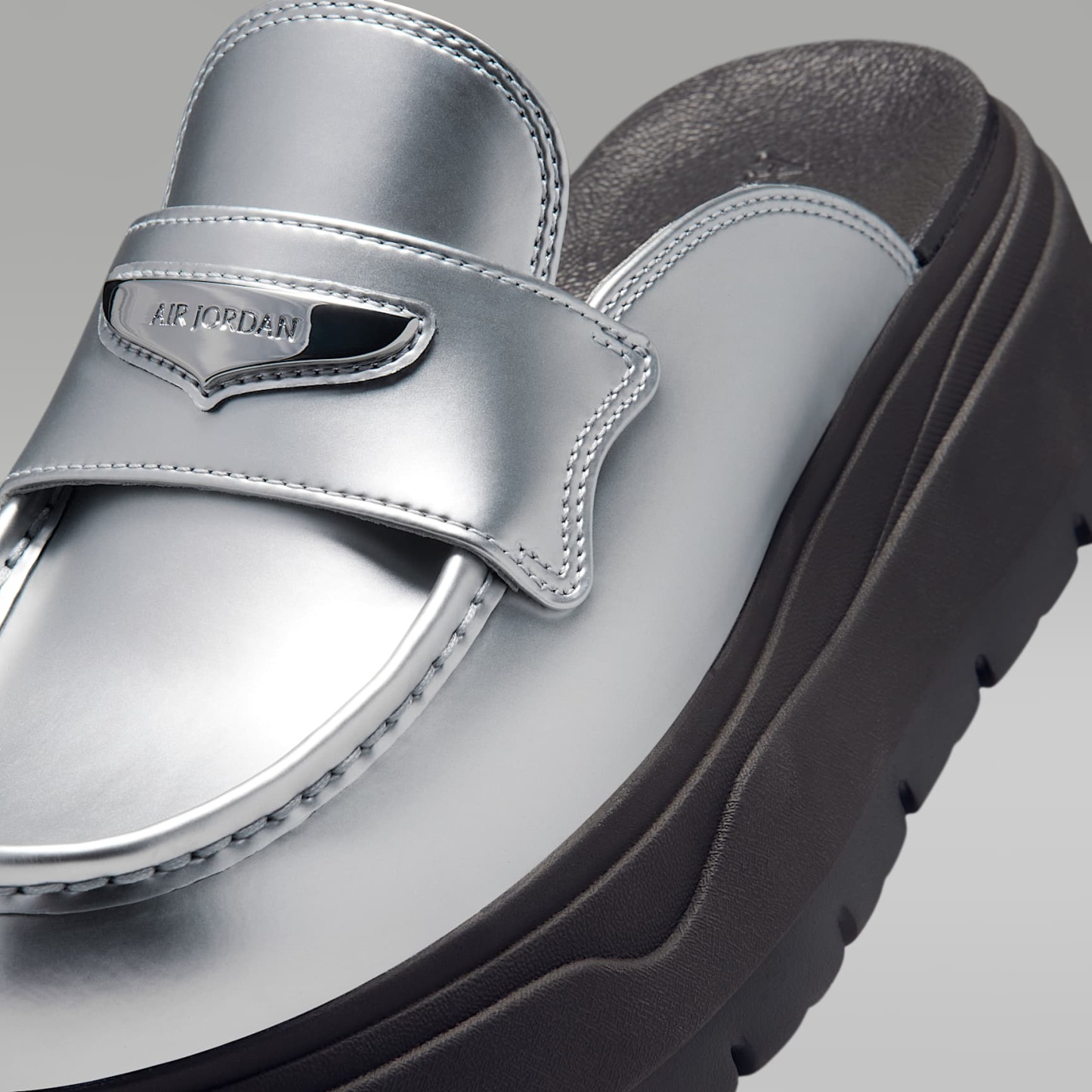 Air Jordan Mule SE Golfschuh (Damen) – Metallic Silver/Shadow Brown/Wolf Grey/Metallic Silver