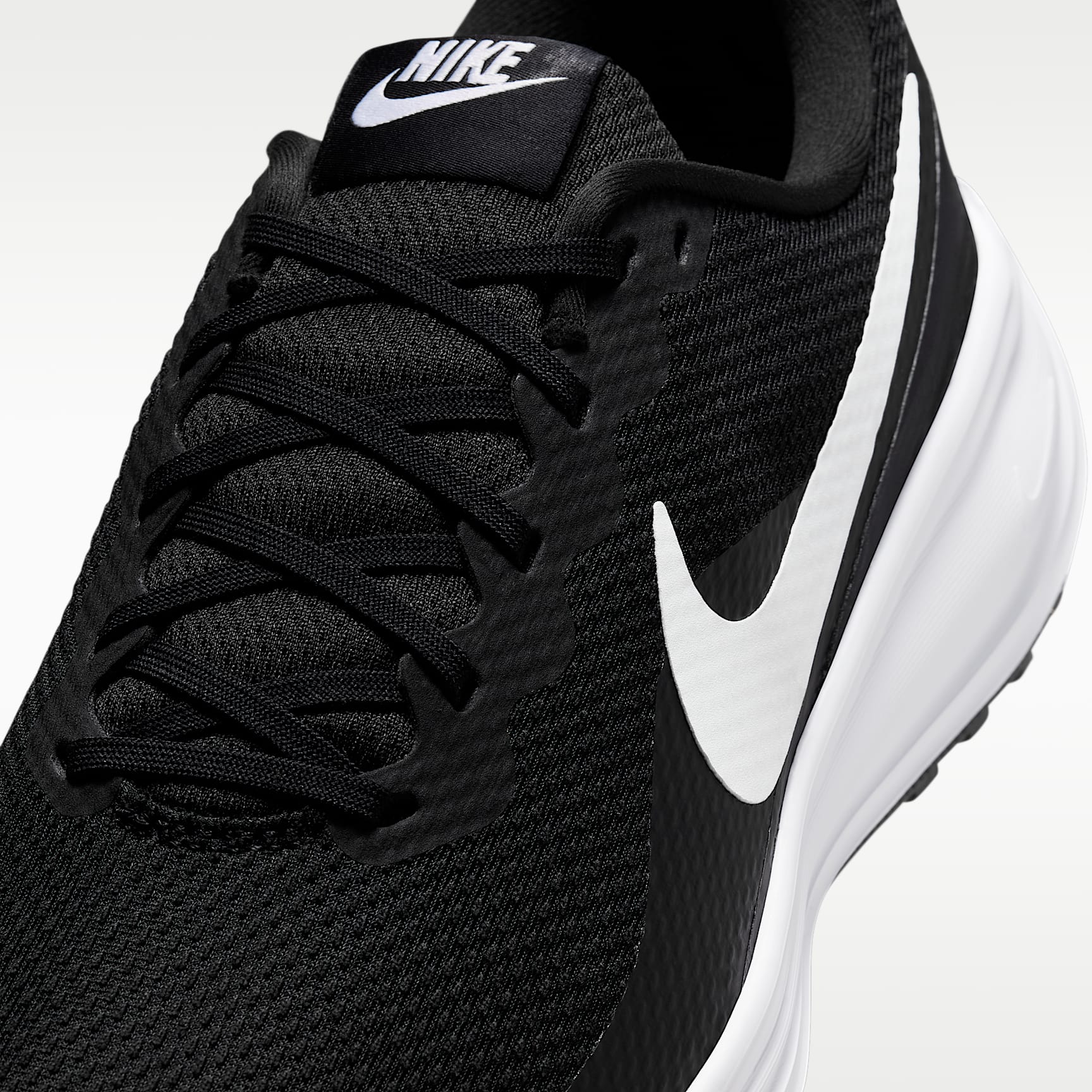 Nike Revolution 8 Straßenlaufschuh (Herren, weit) – Schwarz/Schwarz/Weiß